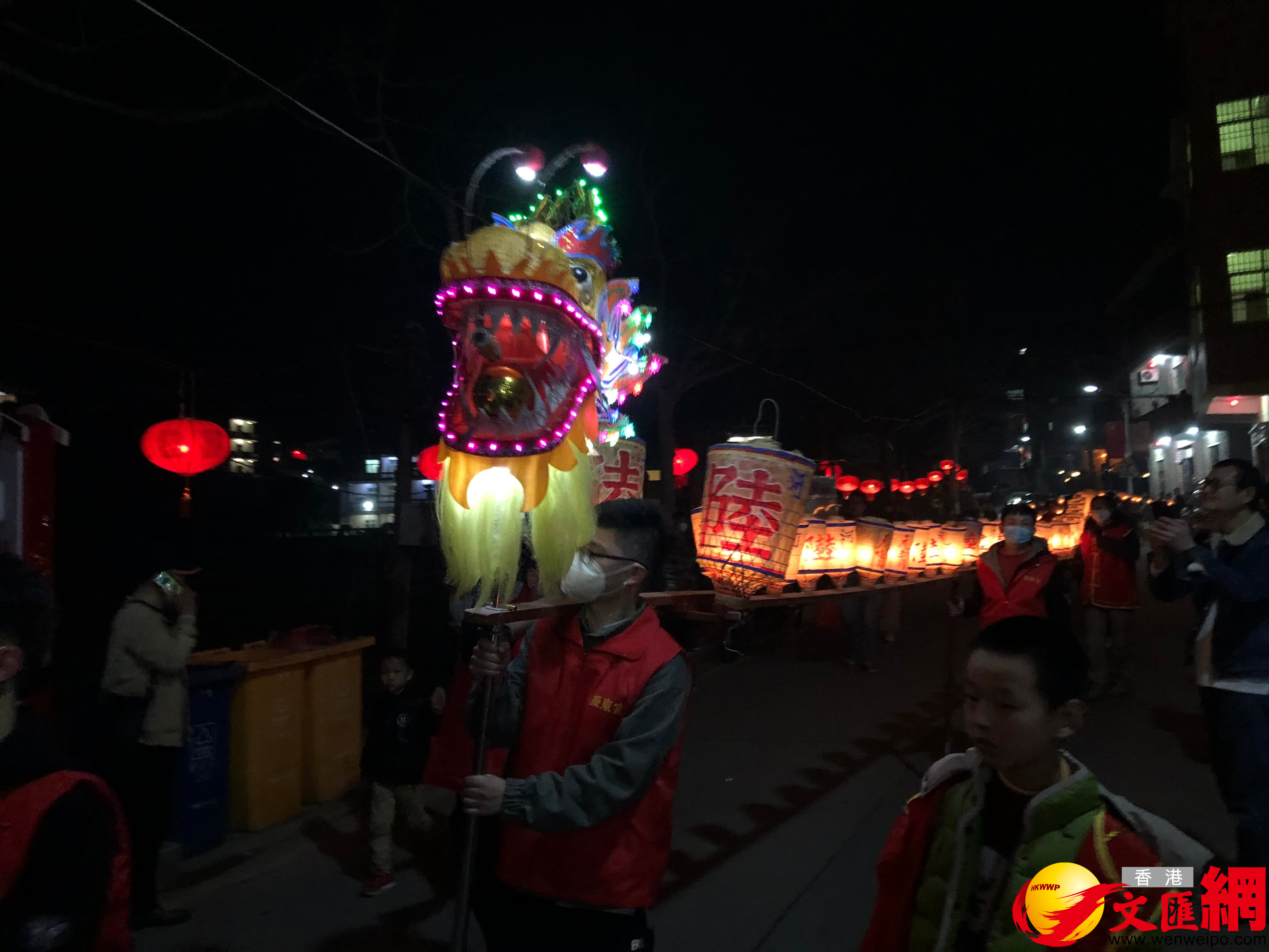 2月5日，福建省泉州市泉港區涂嶺鎮樟腳村舉辦板凳龍燈鬧元宵活動。（蔣煌基攝）