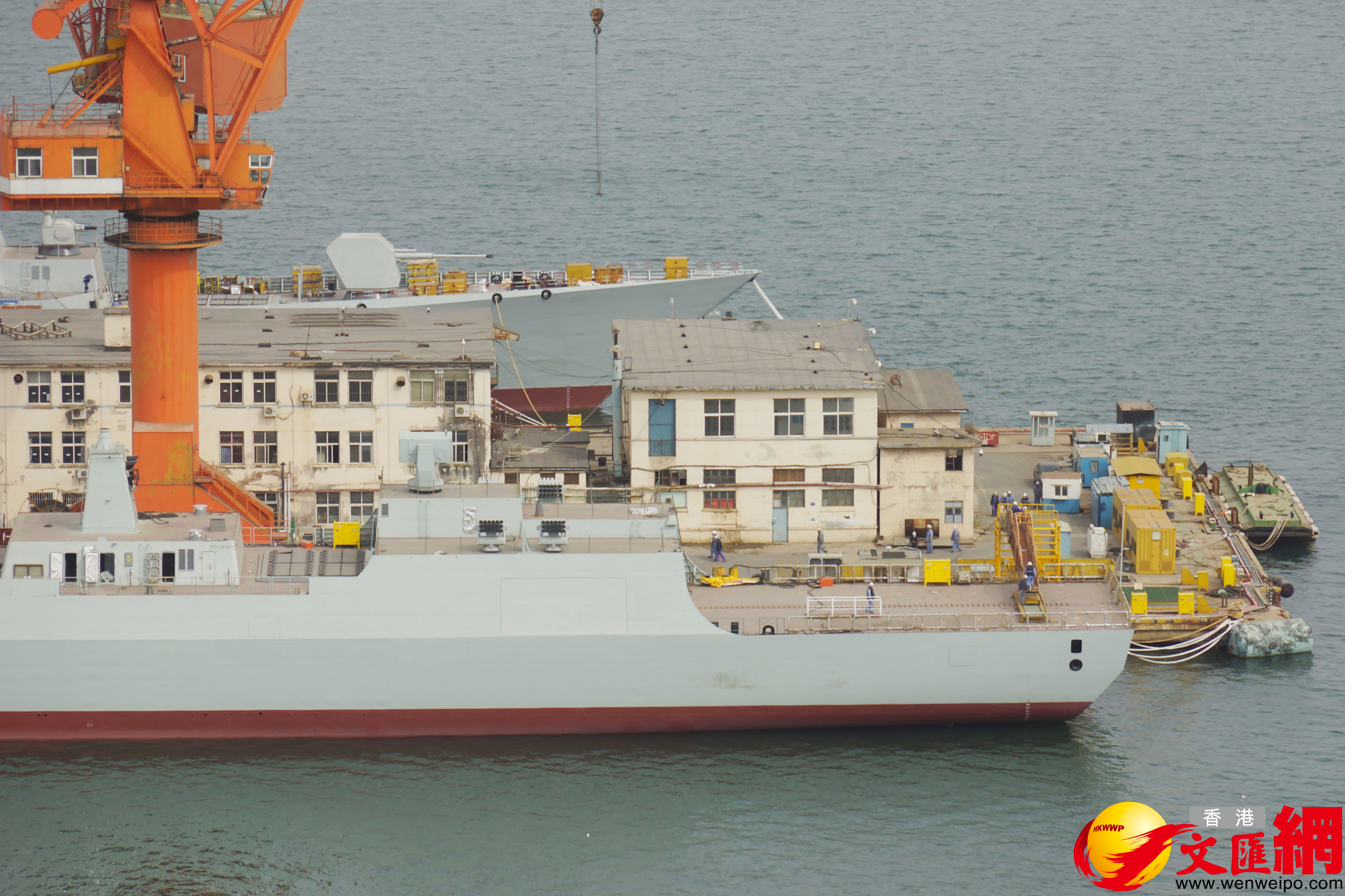 新批次052D驅逐艦的艦載武器均已安裝到位。(記者宋偉攝) 新批次052D驅逐艦的艦載武器均已安裝到位。(記者宋偉攝)
