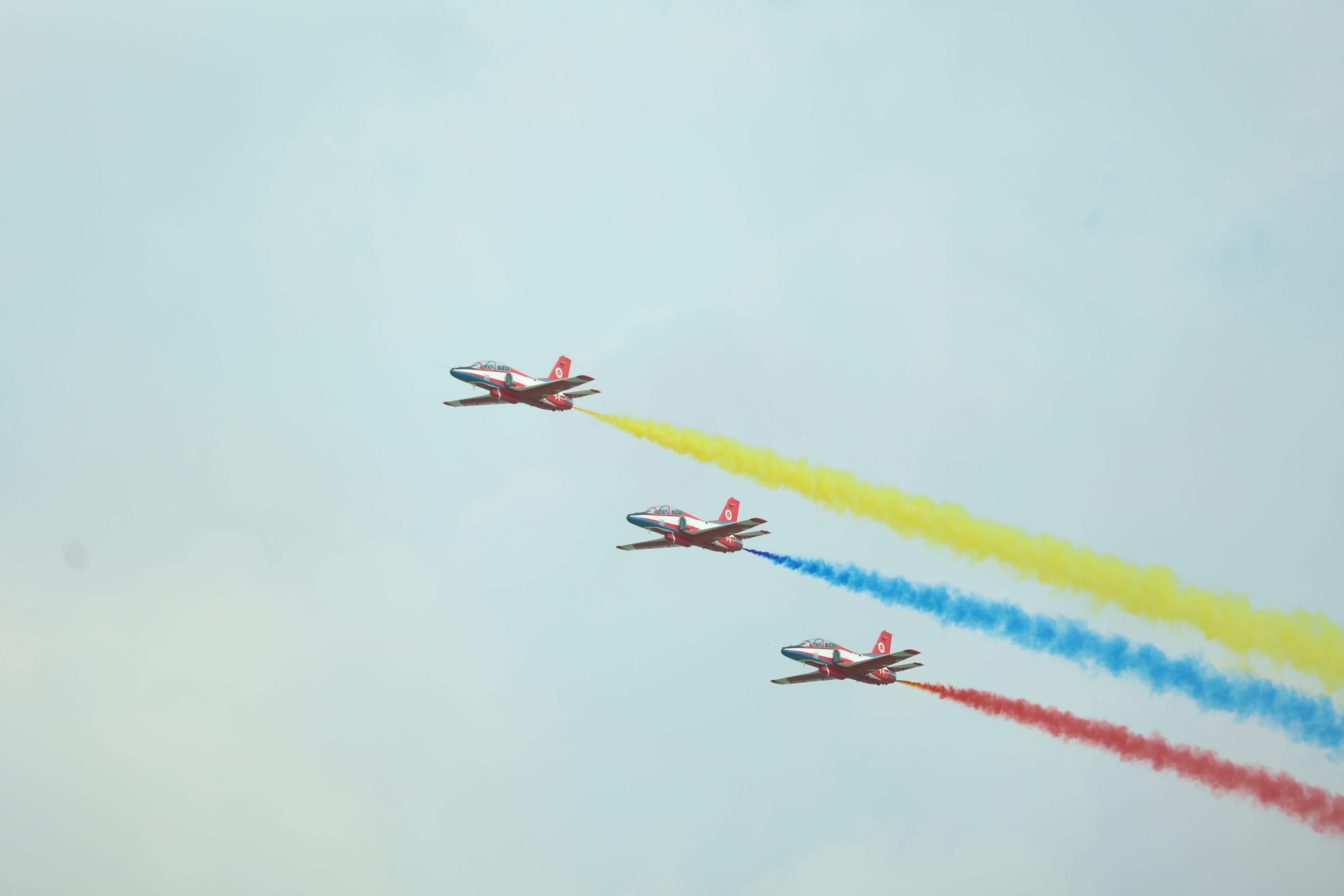 一連串驚險動作將飛機性能與飛行技藝發揮到極限。（盧冶攝）