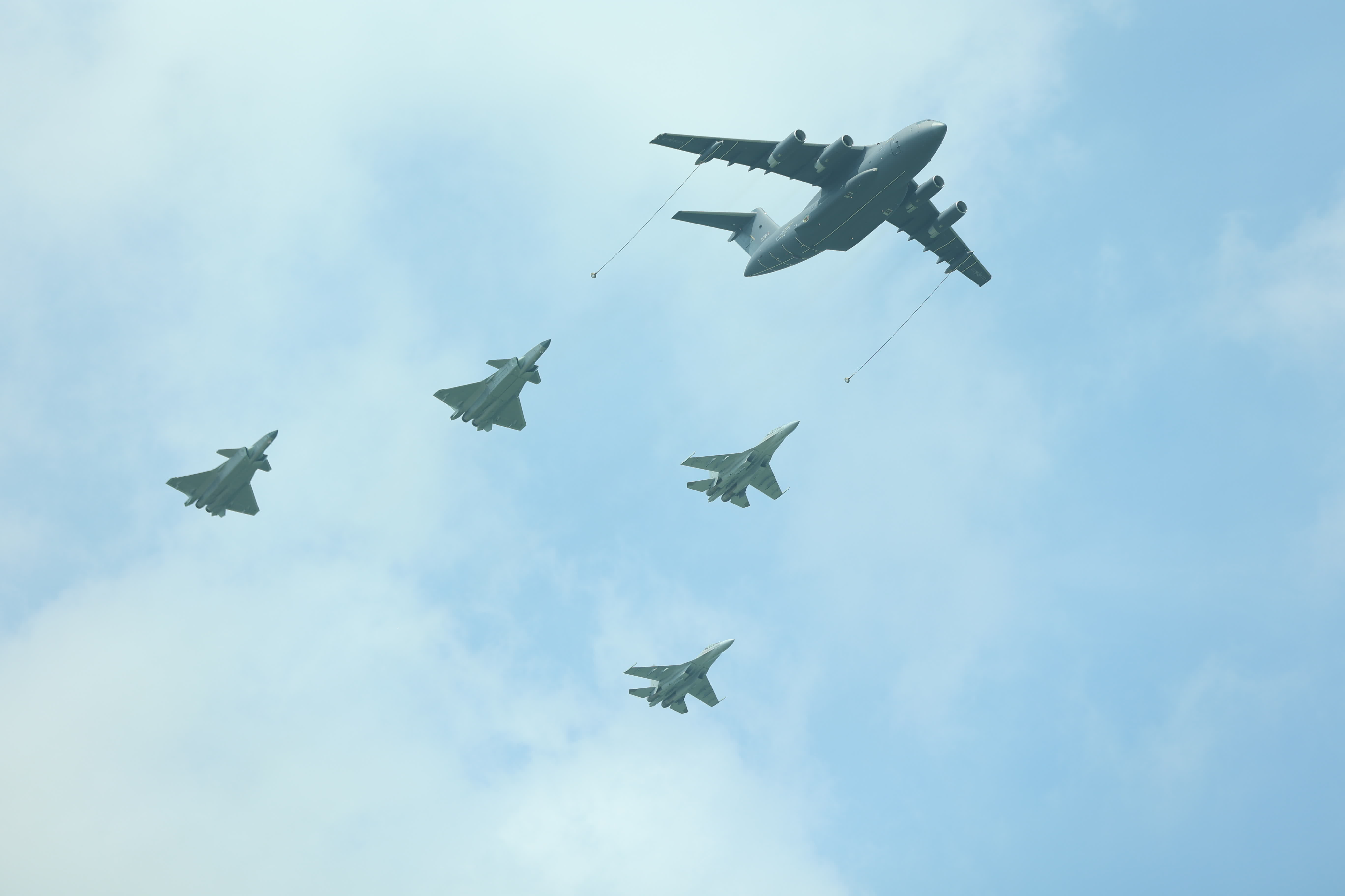 運油-20、殲-20、殲-16的三機同框從照片變為現實（盧冶攝）