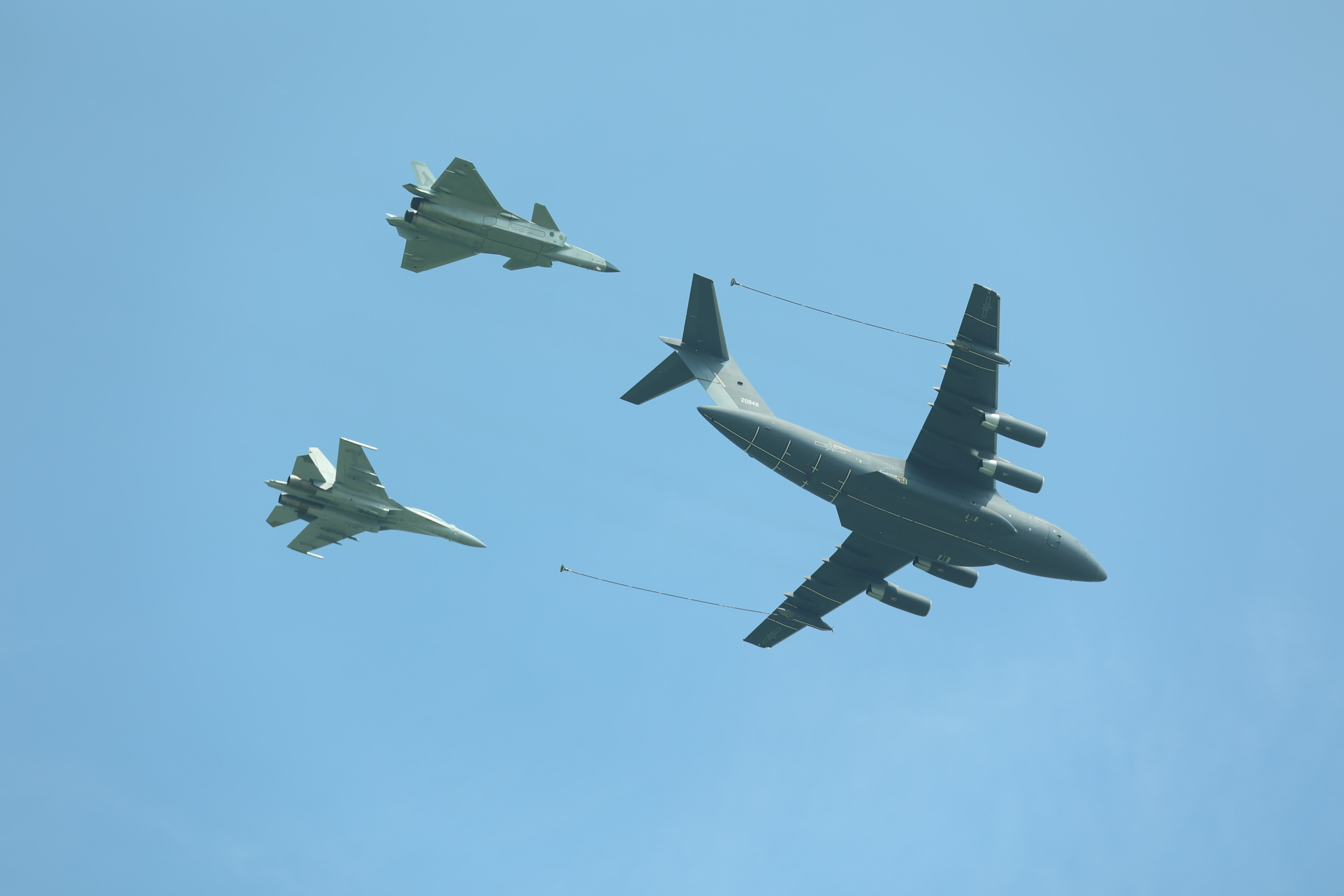 運油-20、殲-20、殲-16的三機同框從照片變為現實（盧冶攝）
