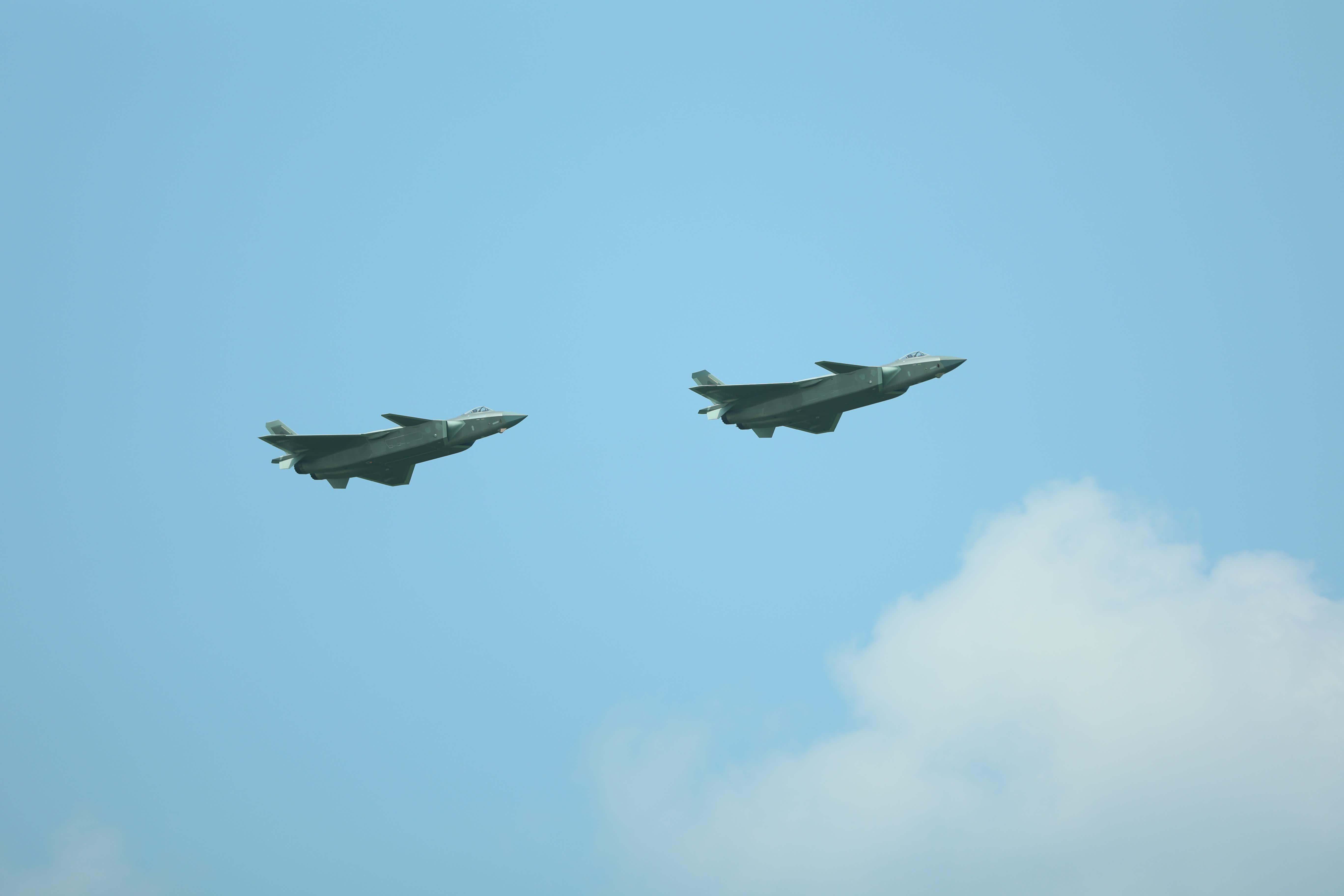 殲-20劃破長空。（盧冶攝）