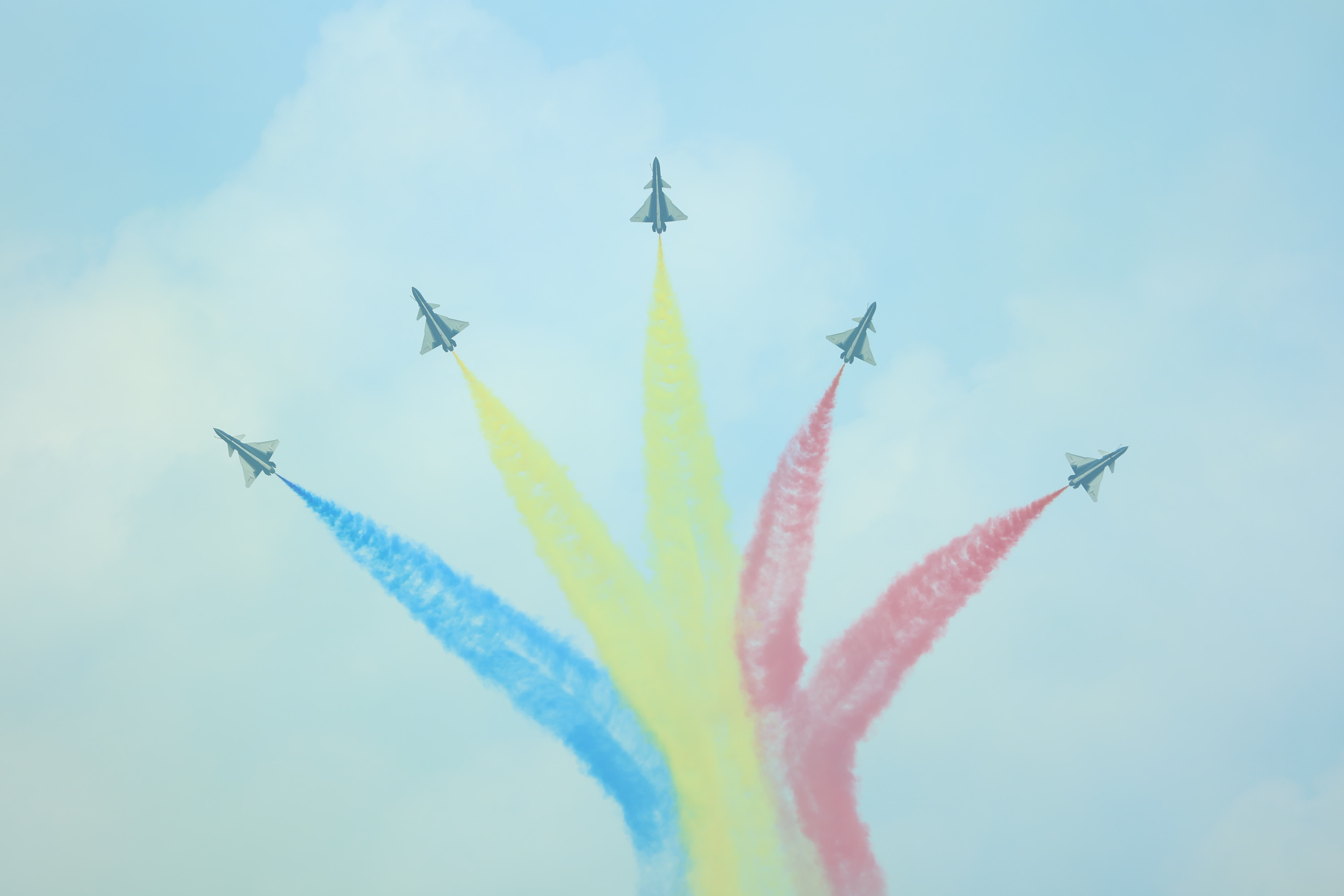 八一飛行表演隊五機開花。（盧冶攝）