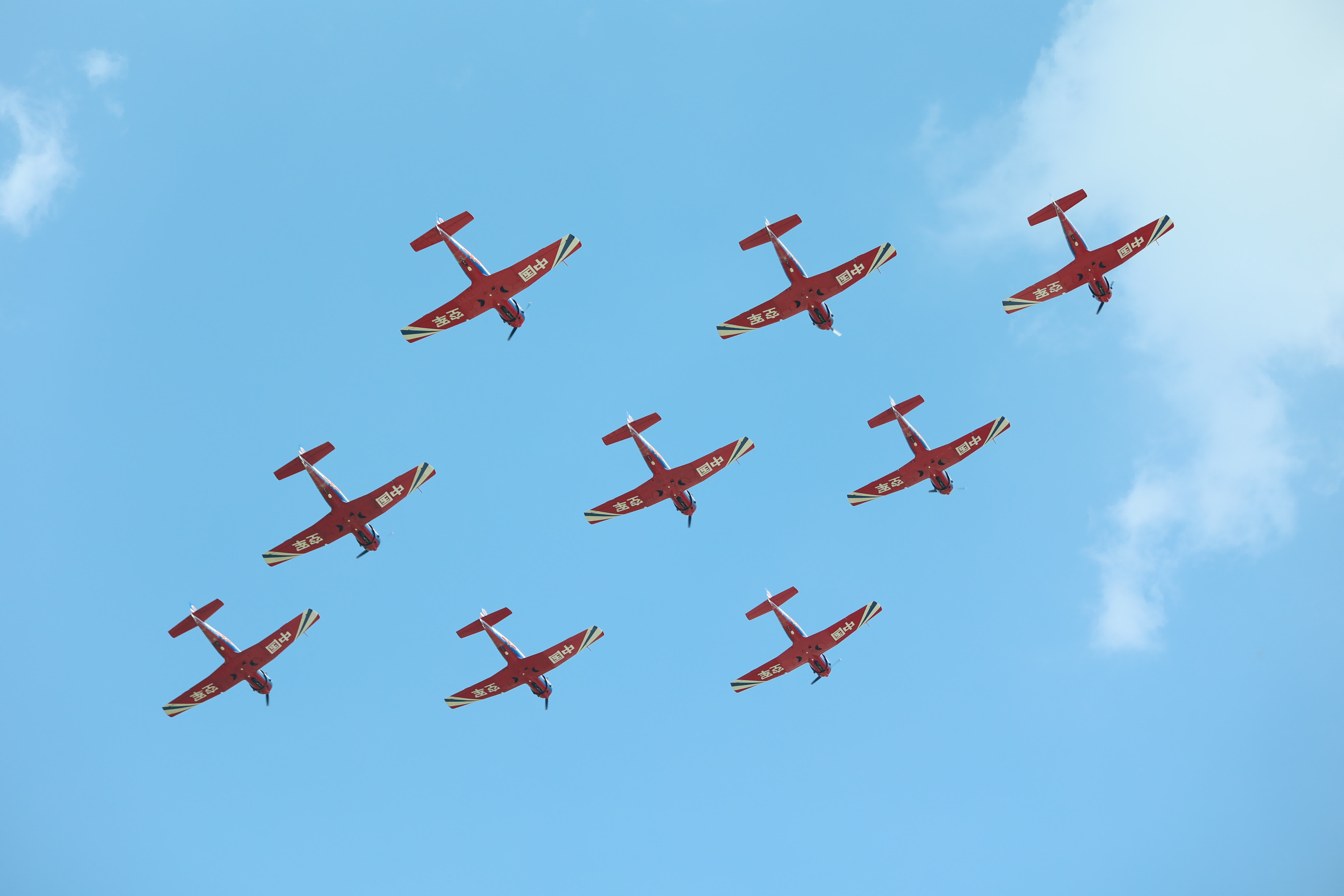 天之翼飛行表演隊，曾組成空中梯隊參加開國大典，光榮飛越天安門的上空。（盧冶攝）