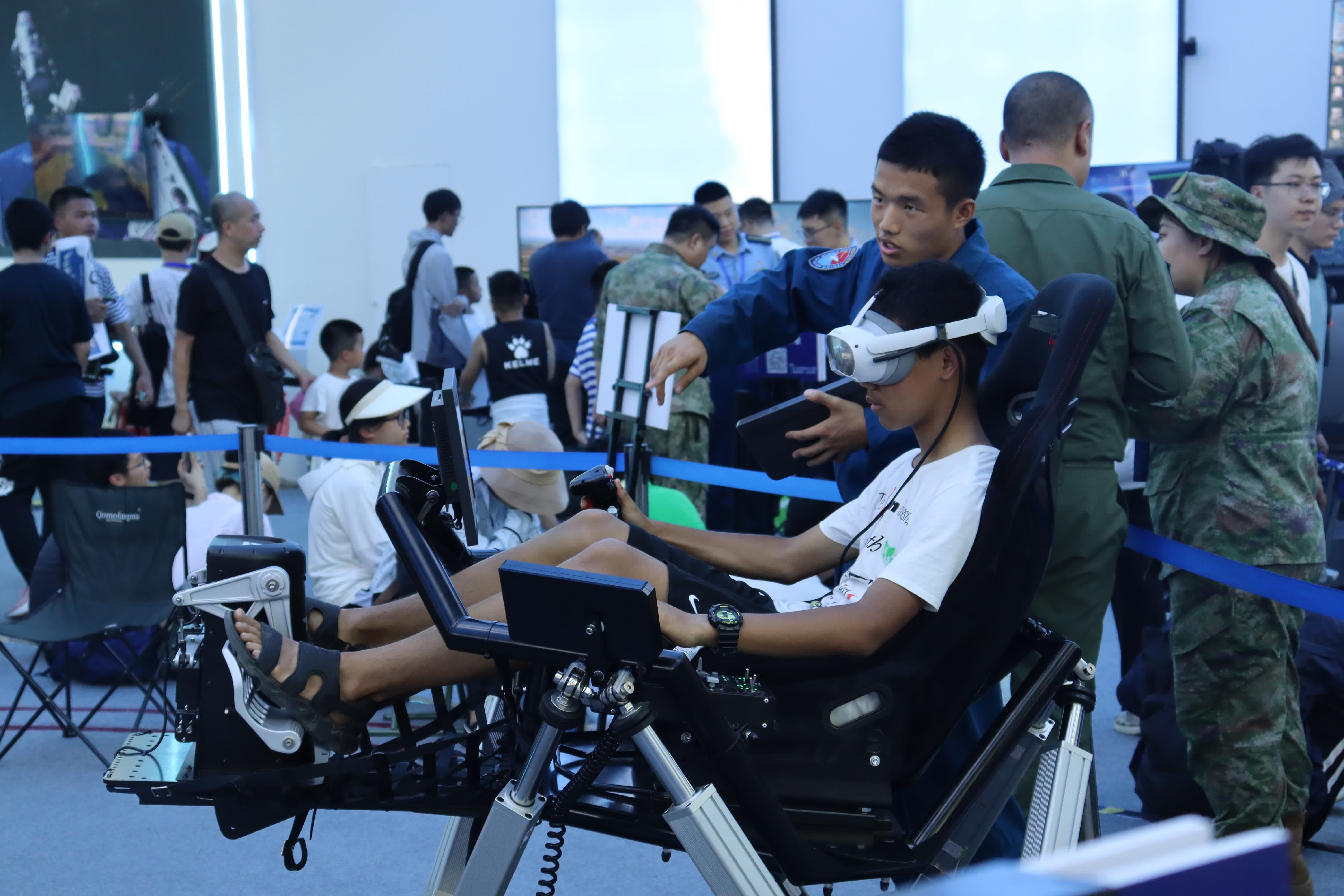 「王牌飛行員」手把手教你「開飛機」（盧冶攝）