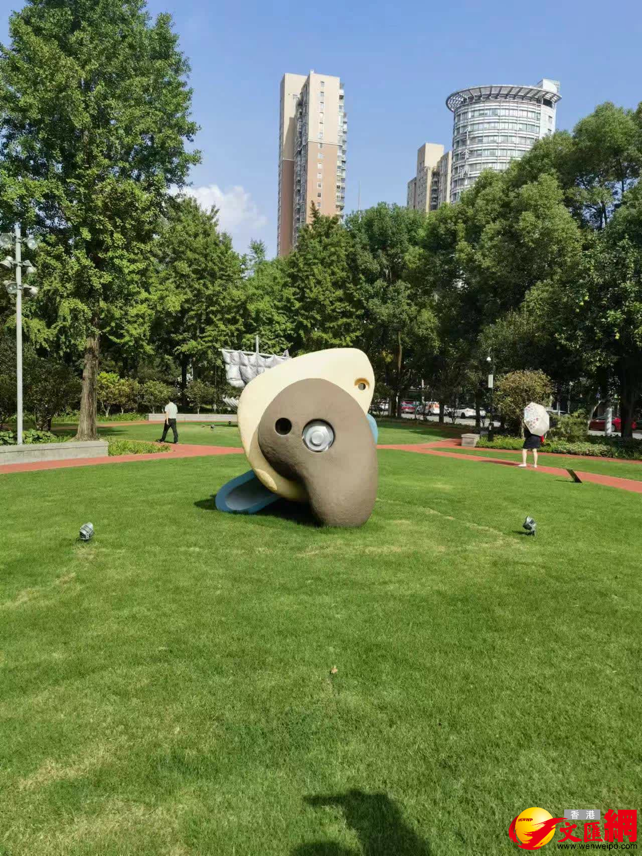 第七屆「中國·上海靜安國際雕塑展」在滬開幕，記者了解到，此次展覽共有34組、42件展品，由來自16個國家的28位藝術家參展。（記者倪夢璟 攝）