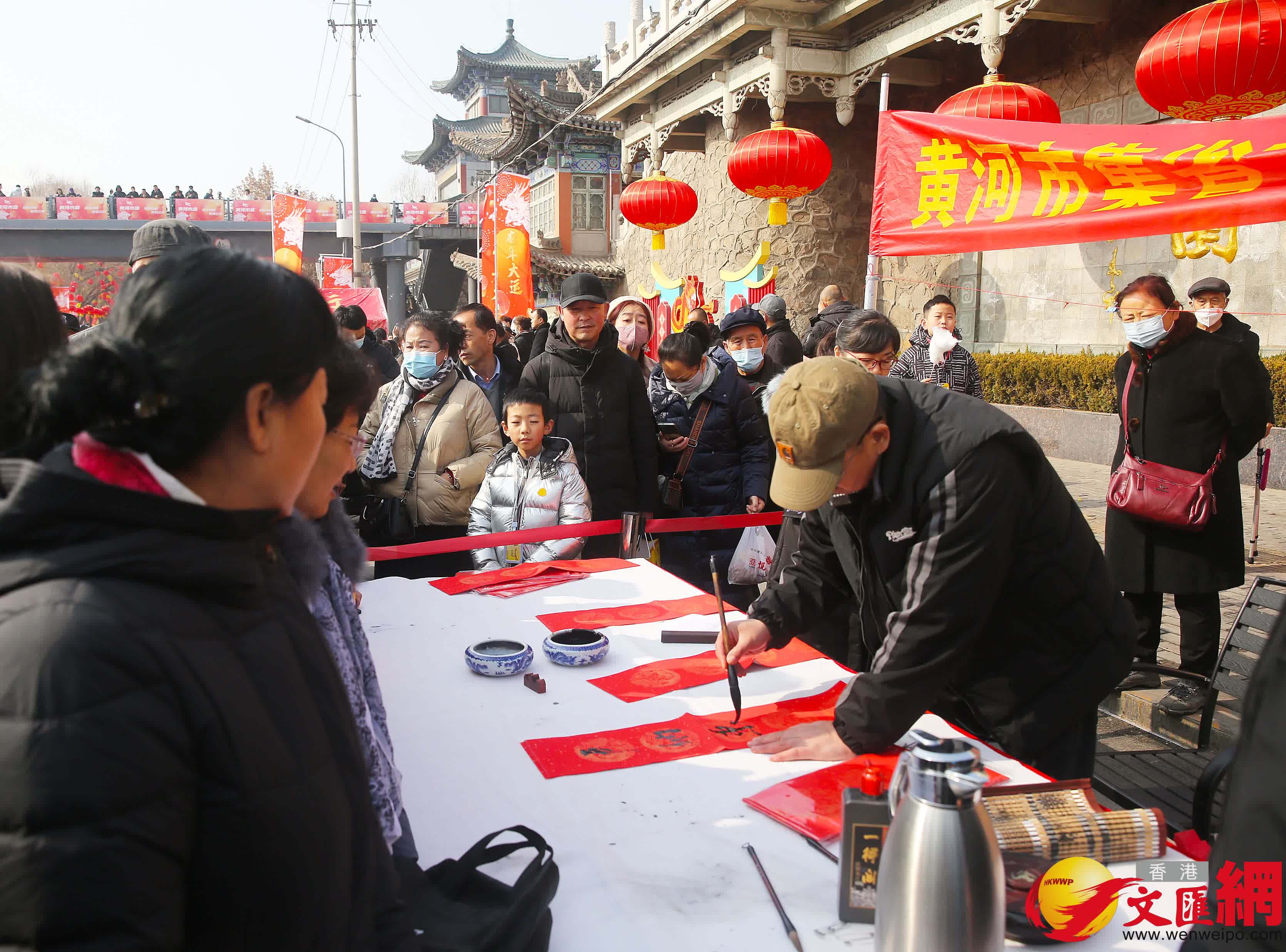 甘肅蘭州黃河河畔年味漸濃。（香港文匯網記者 郭濤 攝）