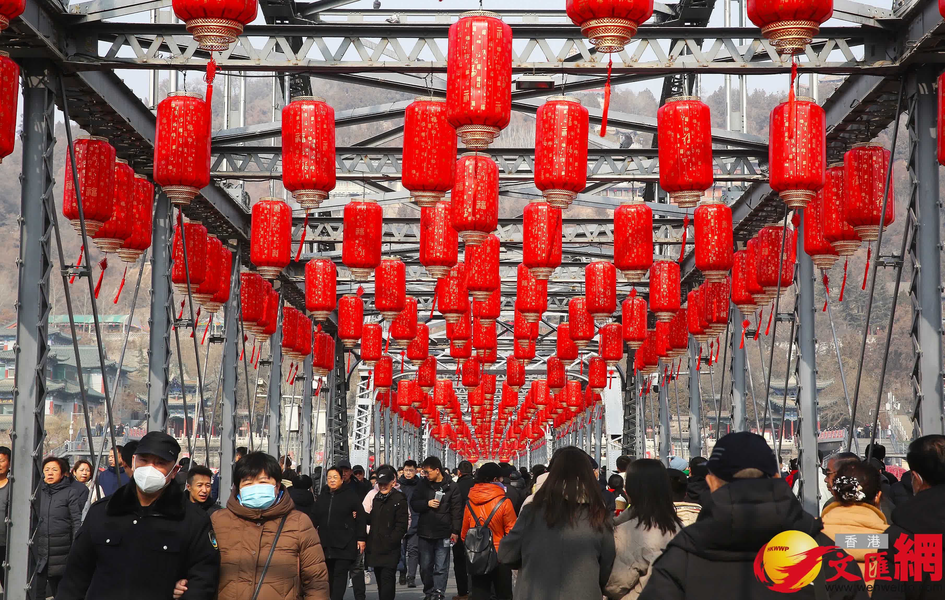 甘肅蘭州黃河河畔年味漸濃。（香港文匯網記者 郭濤 攝）