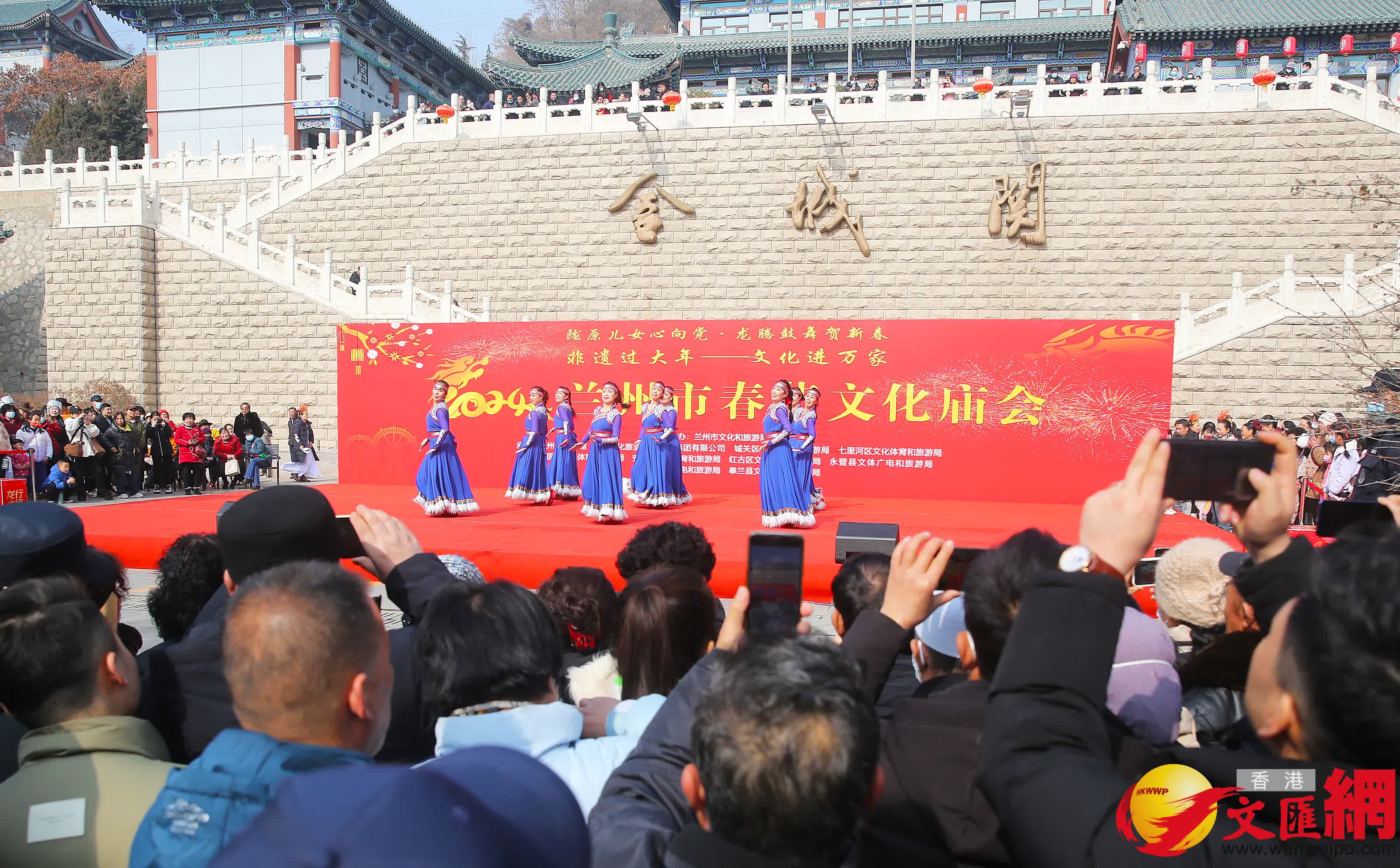 甘肅蘭州黃河河畔年味漸濃。（香港文匯網記者 郭濤 攝）