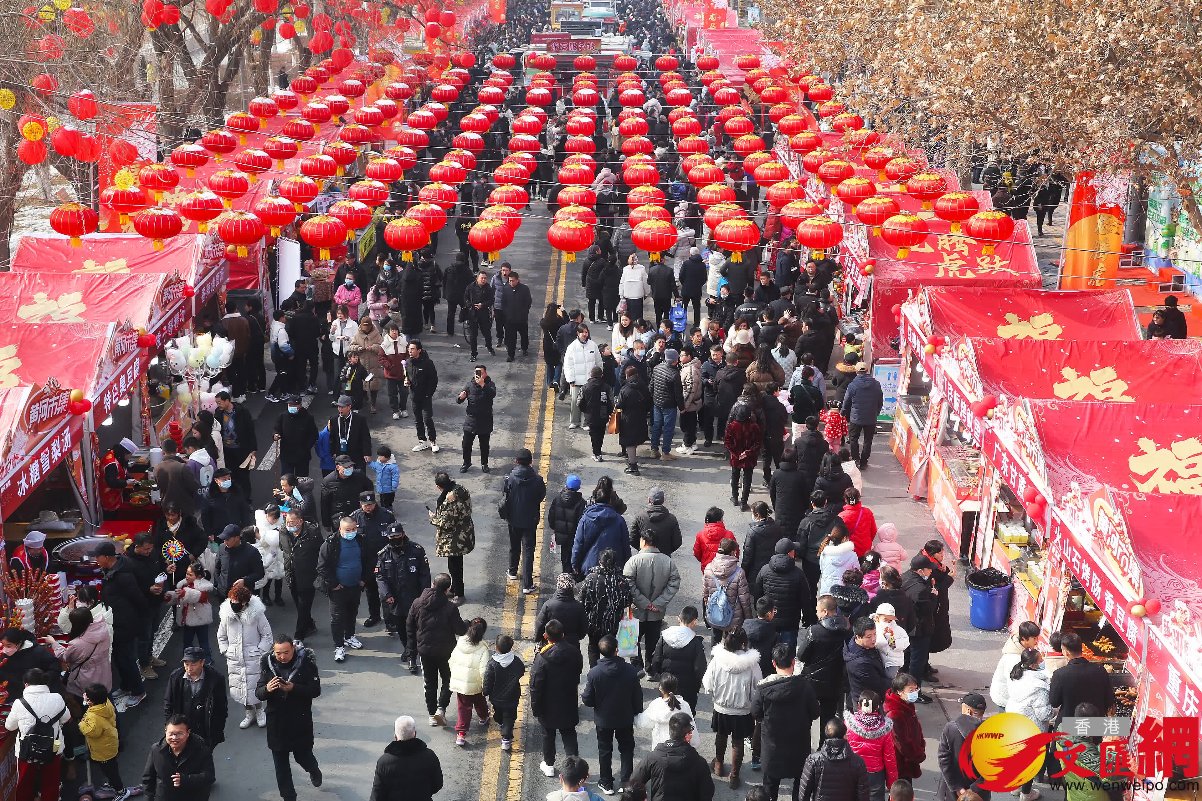 甘肅蘭州黃河河畔年味漸濃。（香港文匯網記者 郭濤 攝）