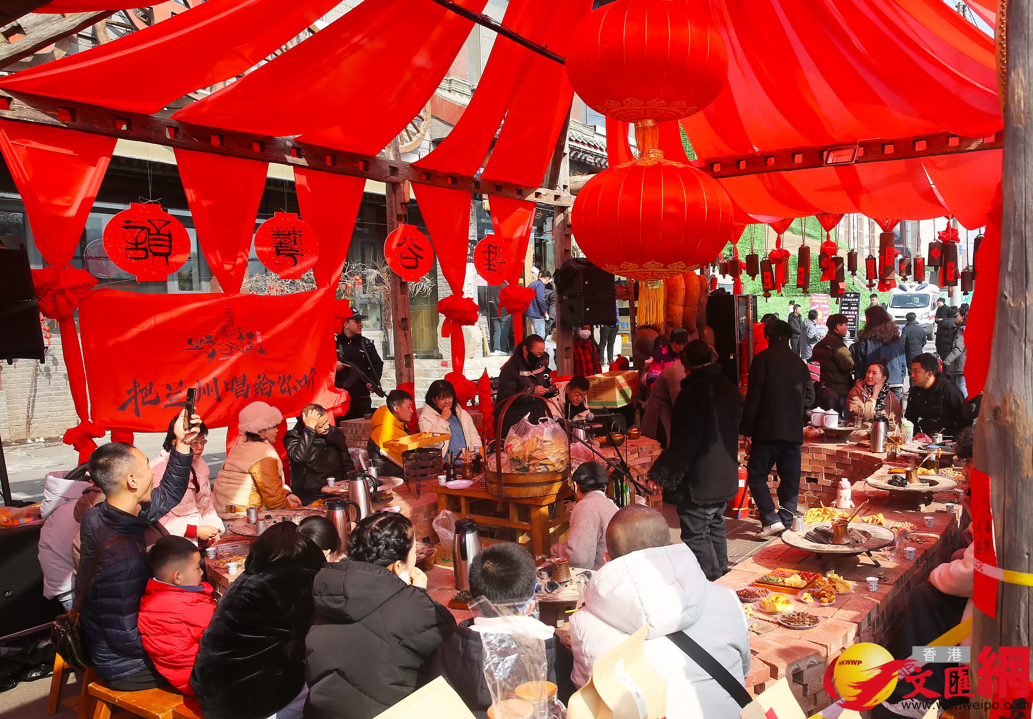 甘肅蘭州黃河河畔年味漸濃。（香港文匯網記者 郭濤 攝）