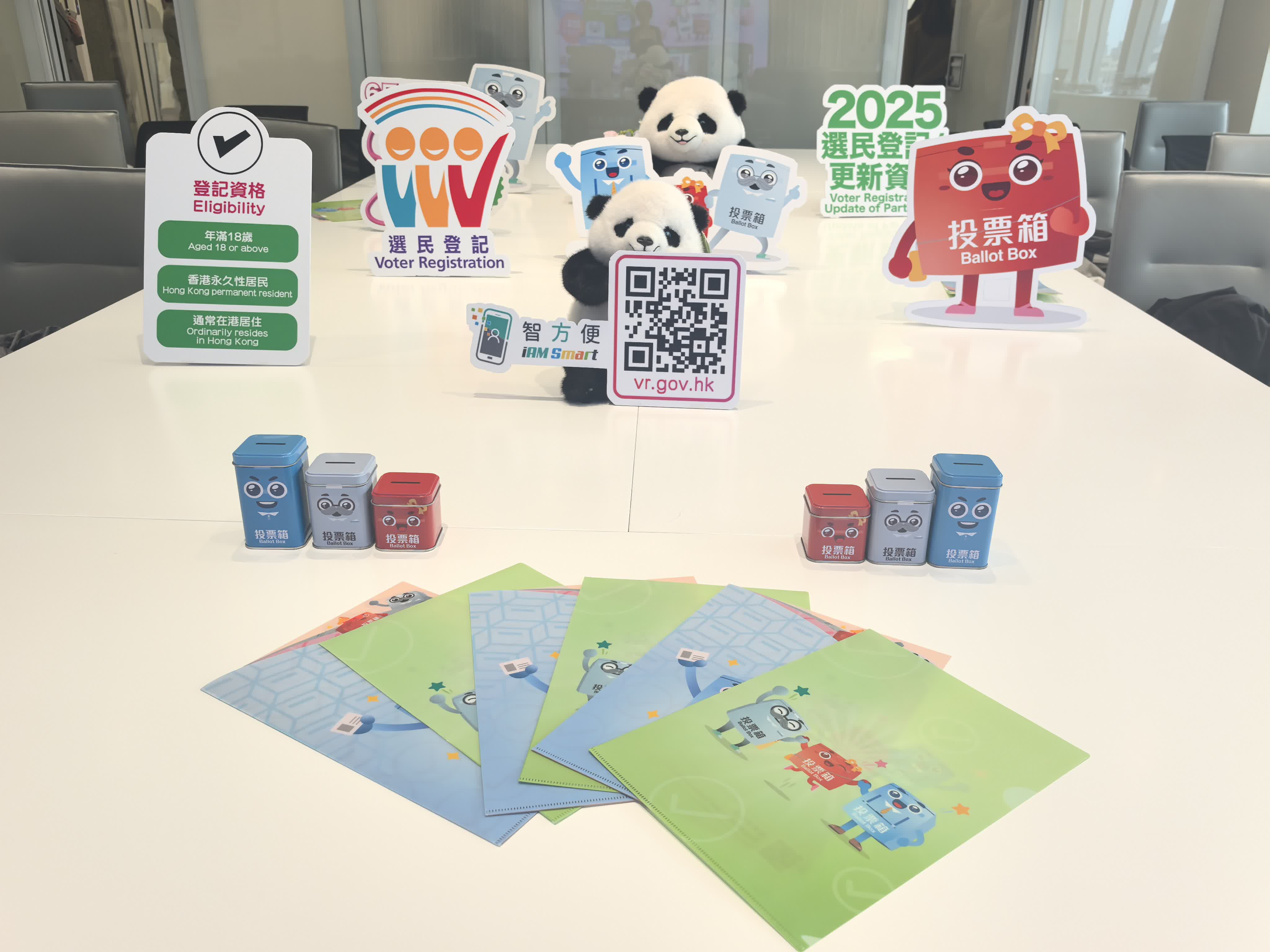 在滬港青港生積極參與選民登記期待年底返港投下神聖一票- 神州- 香港文匯網