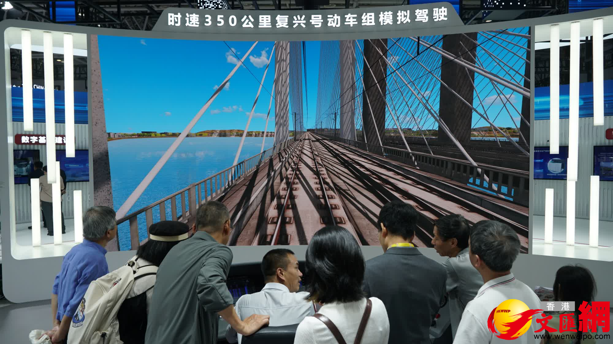 復興號模擬駕駛。(記者蔣煌基攝) 復興號模擬駕駛。(記者蔣煌基攝)