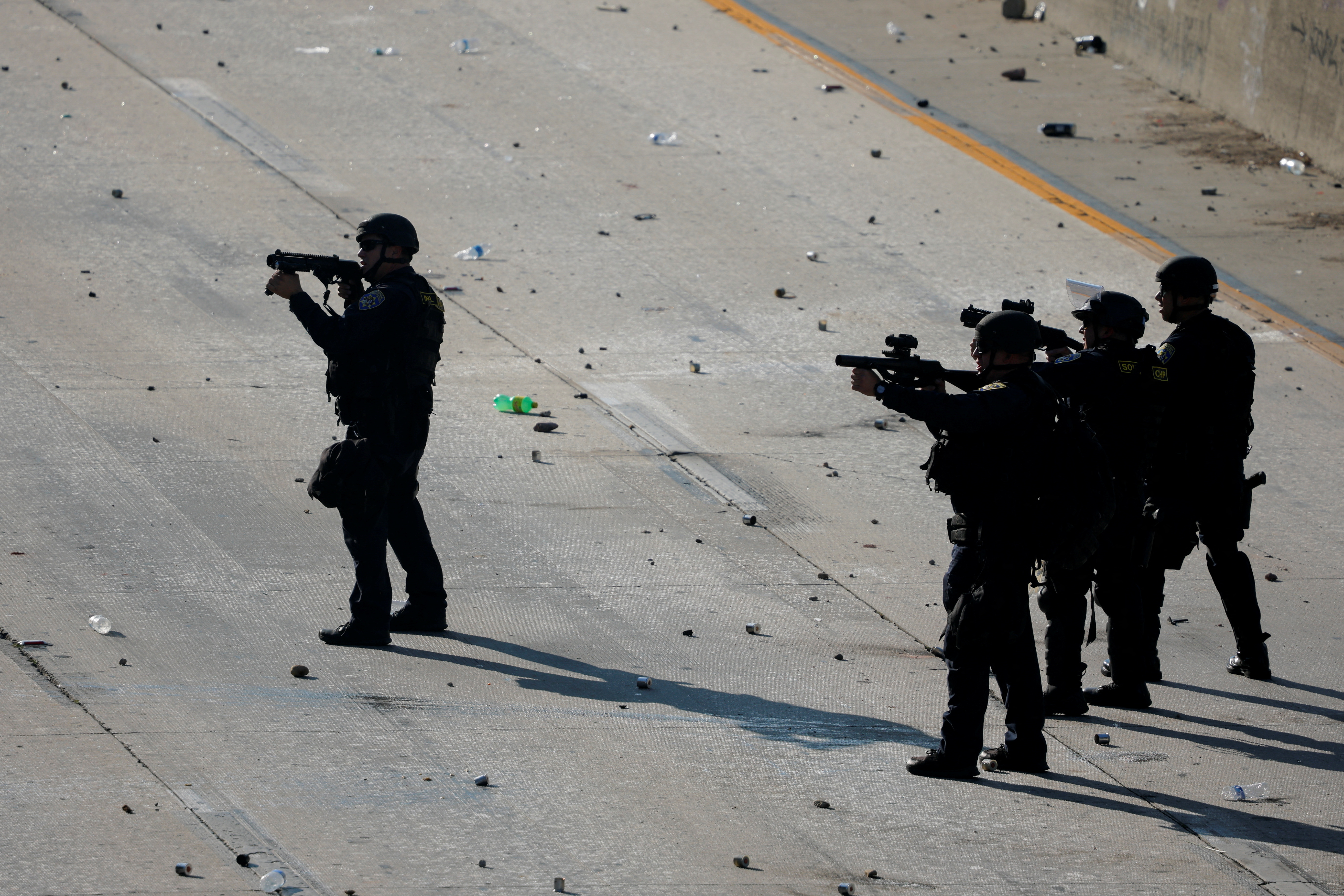 美國洛杉磯爆發警民衝突。(路透社) 美國洛杉磯爆發警民衝突。(路透社)