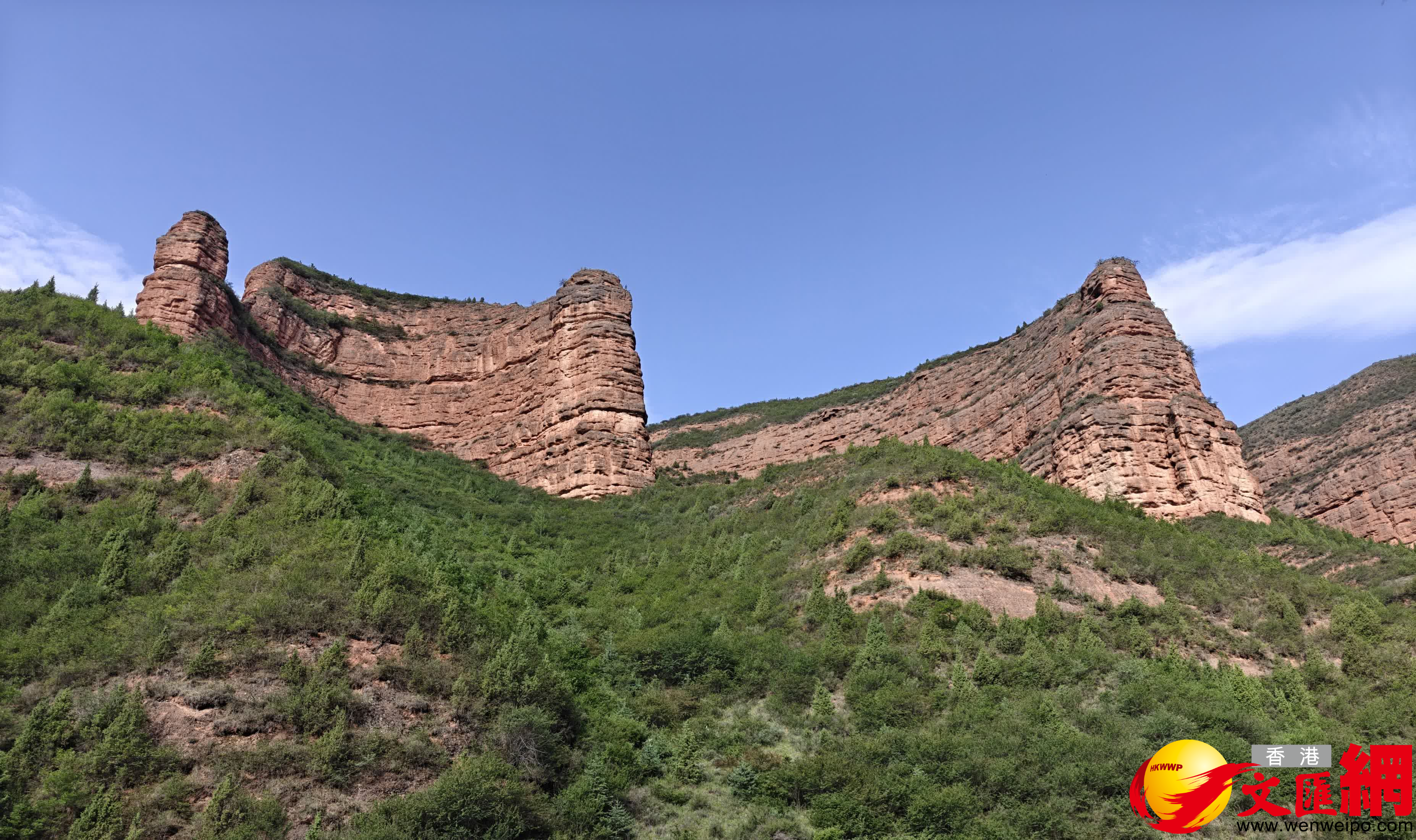 位於臨潭縣的5A級景區冶力關擁有典型的丹霞地貌景觀。(記者郭濤 攝) 位於臨潭縣的5A級景區冶力關擁有典型的丹霞地貌景觀。(記者郭濤 攝)