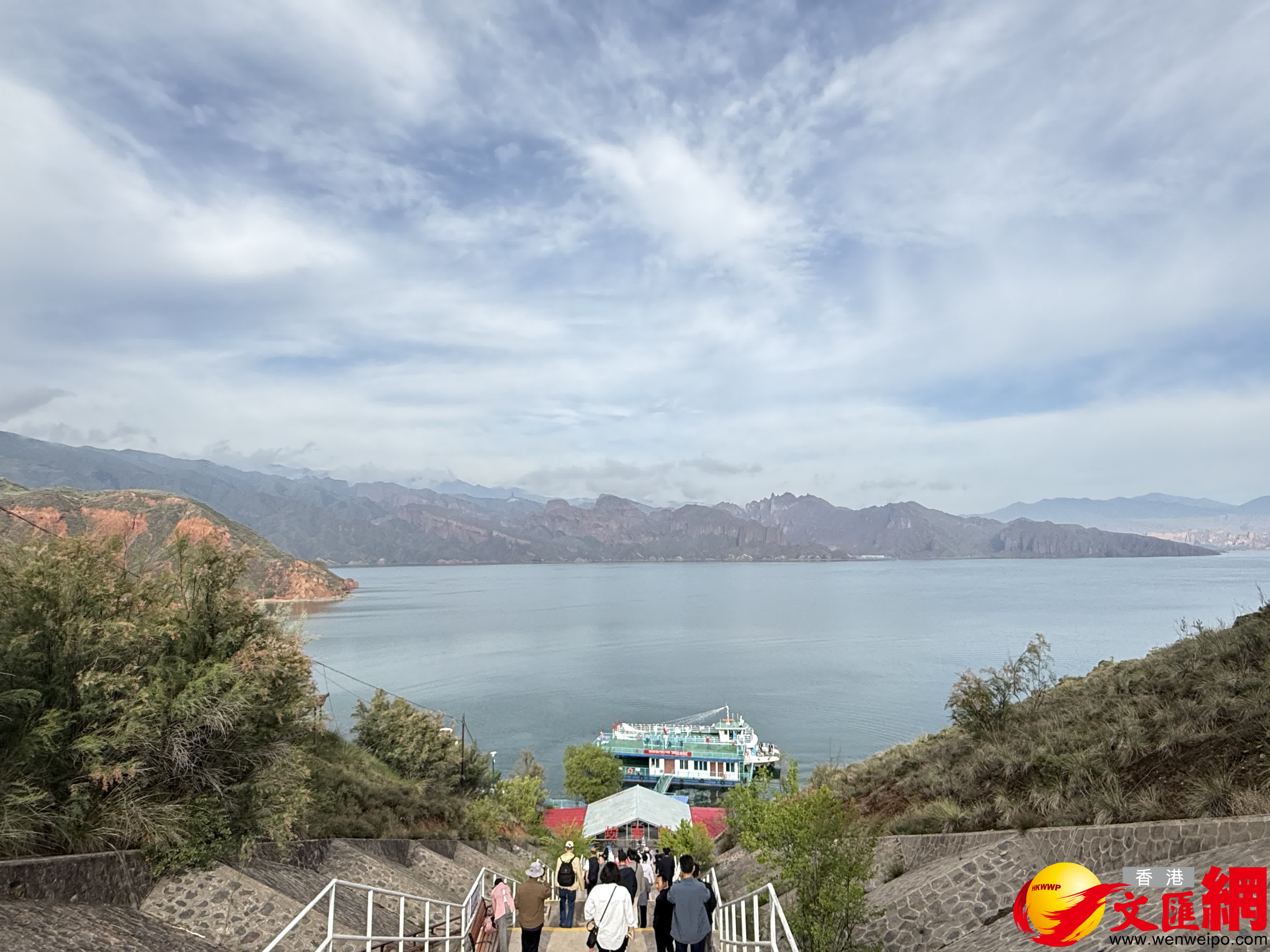 坎布拉以壯麗的丹霞地貌、原始森林、雄偉的電站大壩、綺麗的高峽平湖聞名。（記者張仕珍攝）