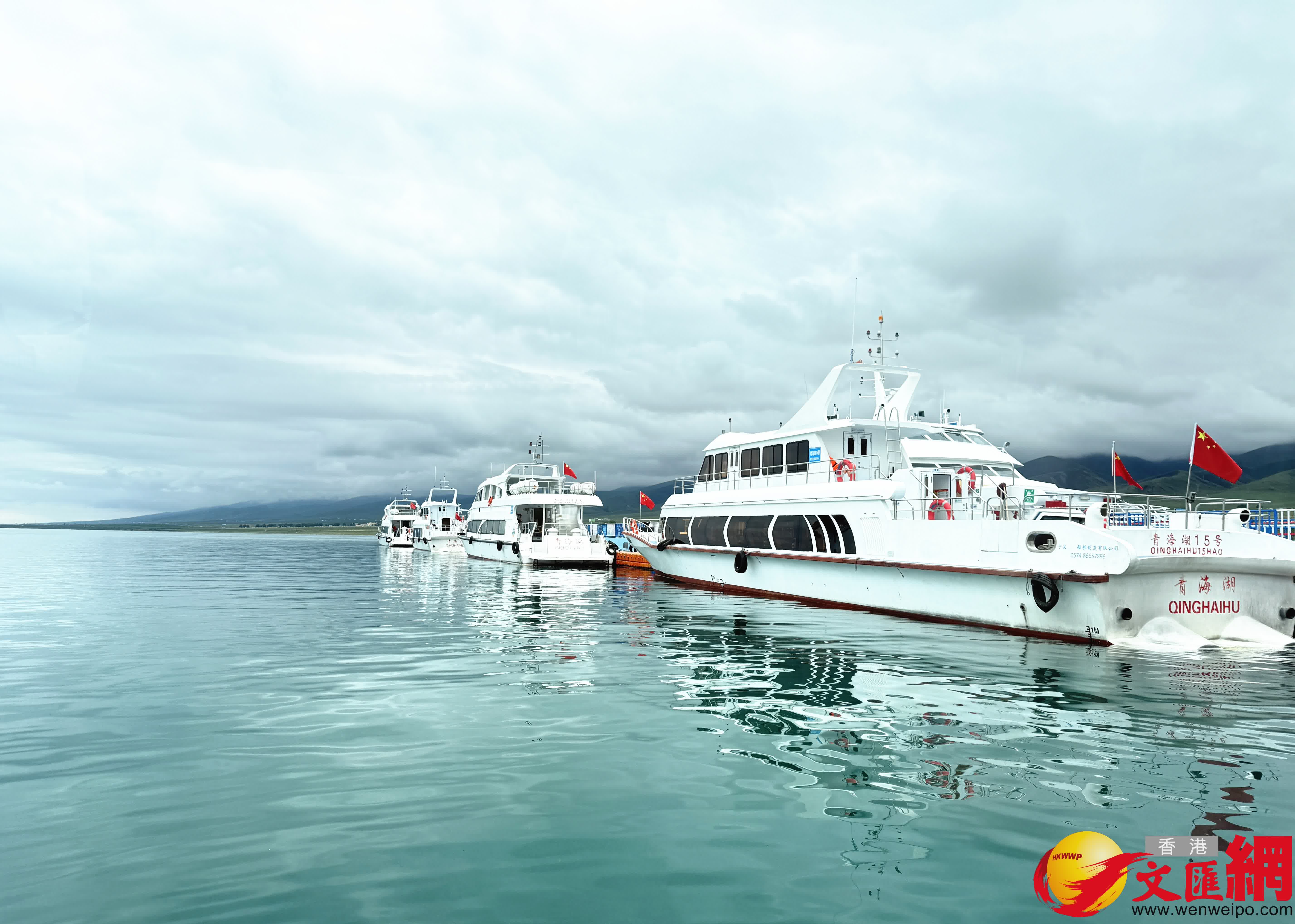 遊客可乘船遊覽青海湖。(記者張仕珍 攝) 遊客可乘船遊覽青海湖。(記者張仕珍 攝)