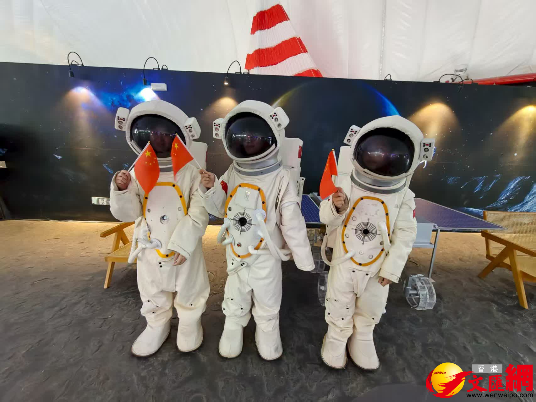 香港青少年在甘肅省金昌火星1號基地感受中國航天發展實力(記者郭濤 攝) 香港青少年在甘肅省金昌火星1號基地感受中國航天發展實力(記者郭濤 攝)