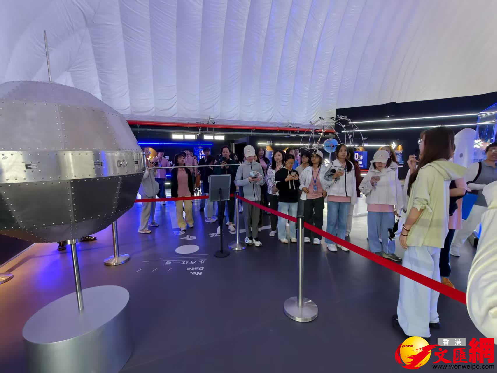 香港青少年在甘肅省金昌火星1號基地感受中國航天發展實力(記者郭濤 攝) 香港青少年在甘肅省金昌火星1號基地感受中國航天發展實力(記者郭濤 攝)