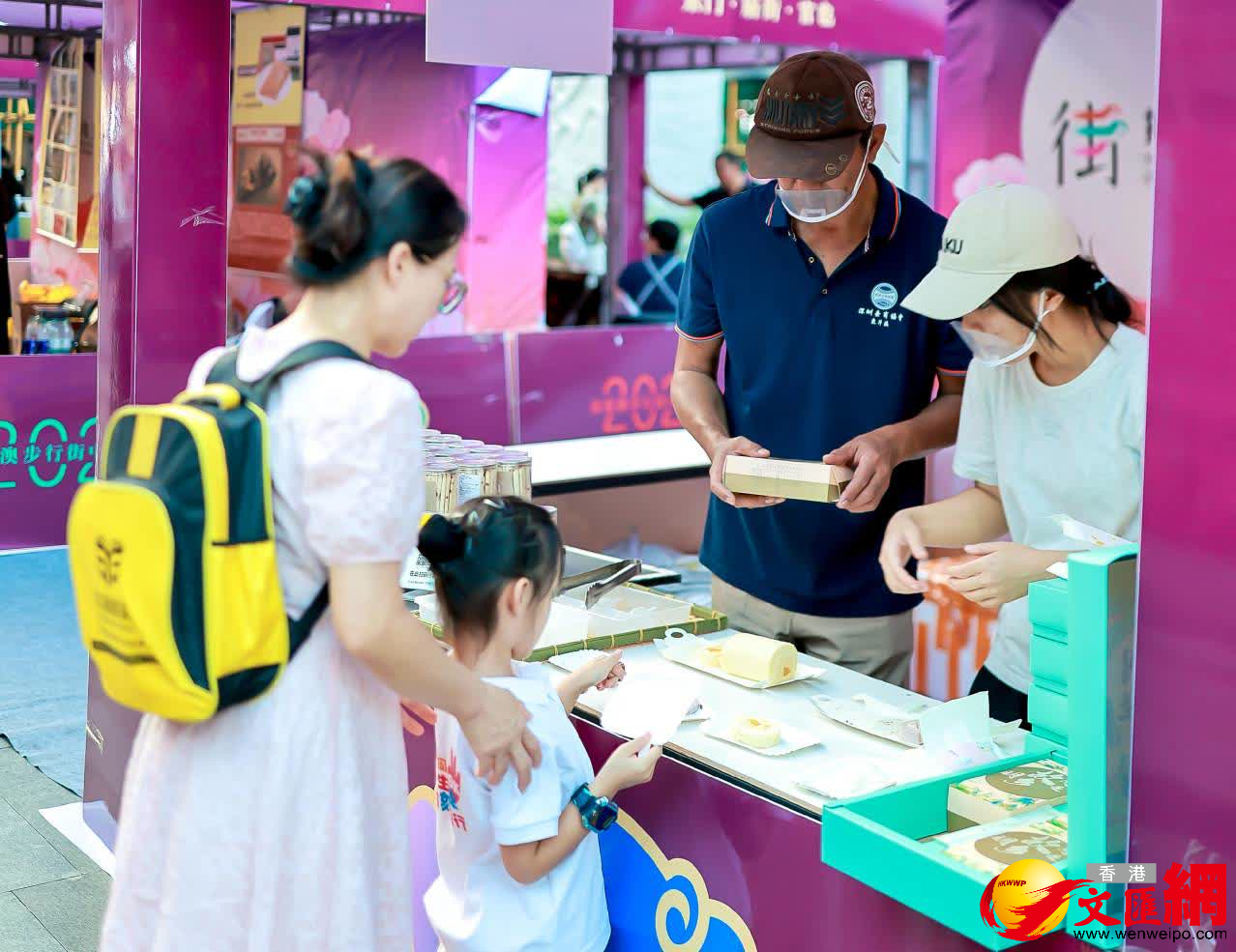 2025深港澳步行街中秋美食薈啟幕，東門老街獻上粵港澳台美食盛宴。李望賢 攝