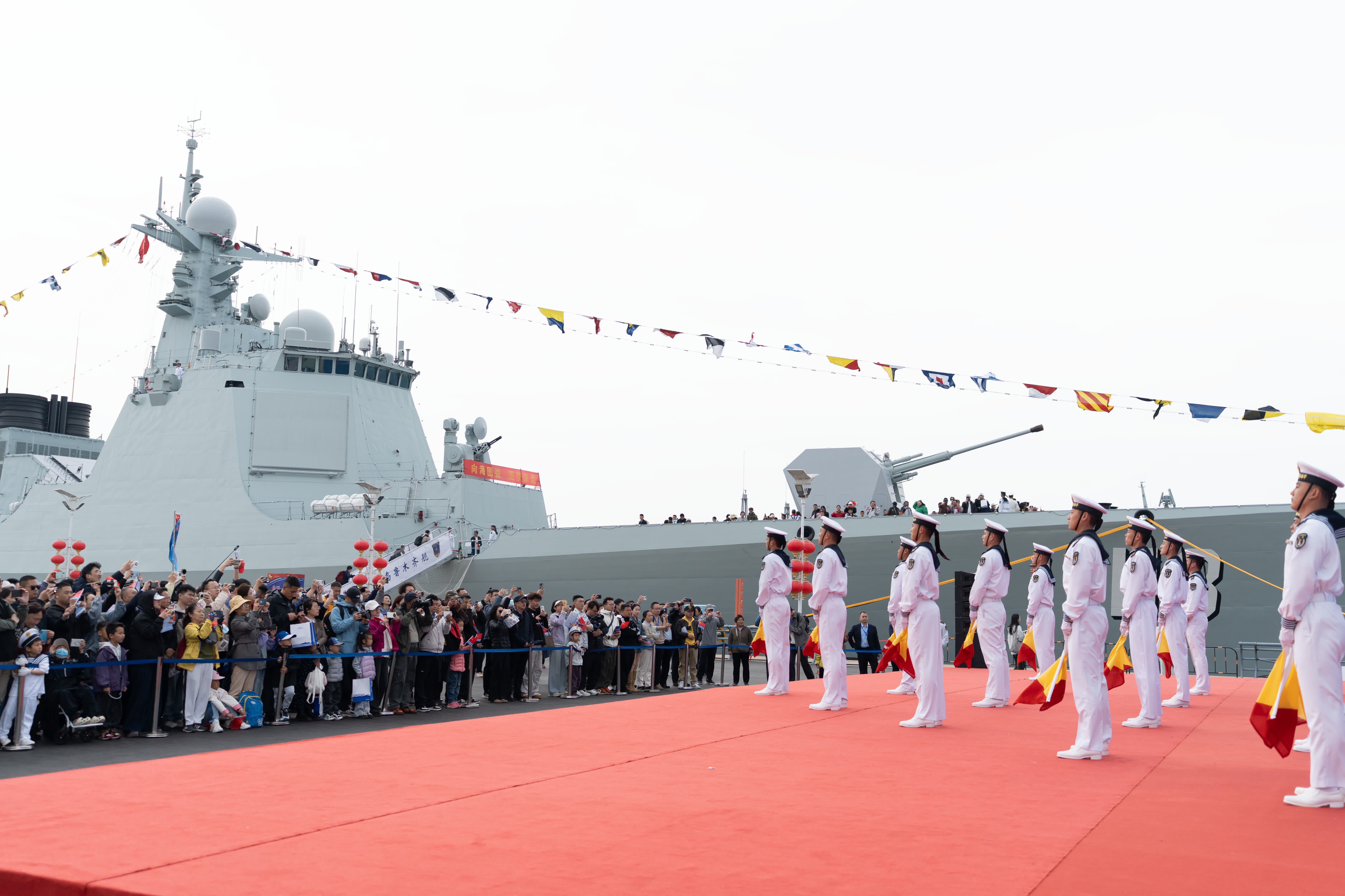 多圖）青島六艘現役艦艇開放市民零距離感受深藍力量！ - 神州- 香港文匯網