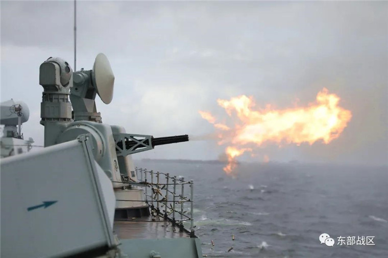 東部戰區海軍某驅逐艦支隊赴東海某海域展開多個實戰化科目訓練。