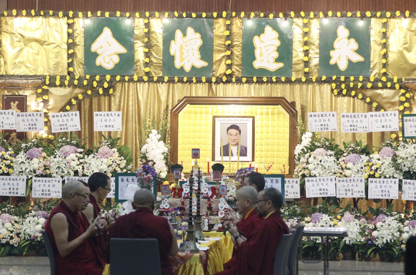 「配音王」譚炳文因肺癌於今年9月5日不幸離世，結束其近70年「歌影視播配」的多棲演藝生涯，終年86歲。今日（9月21日）在紅磡世界殯儀館地下「世界堂」設靈。（大公文匯全媒體記者攝）
