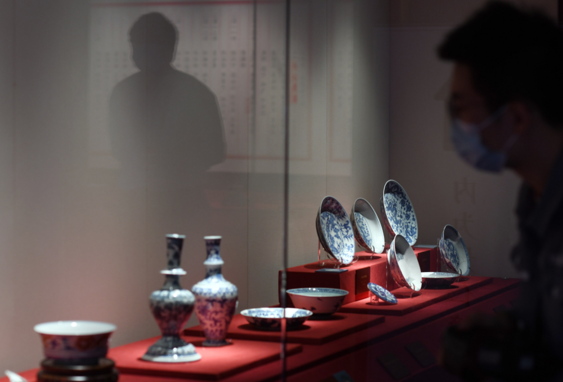 9月21日，參會嘉賓參觀展覽。