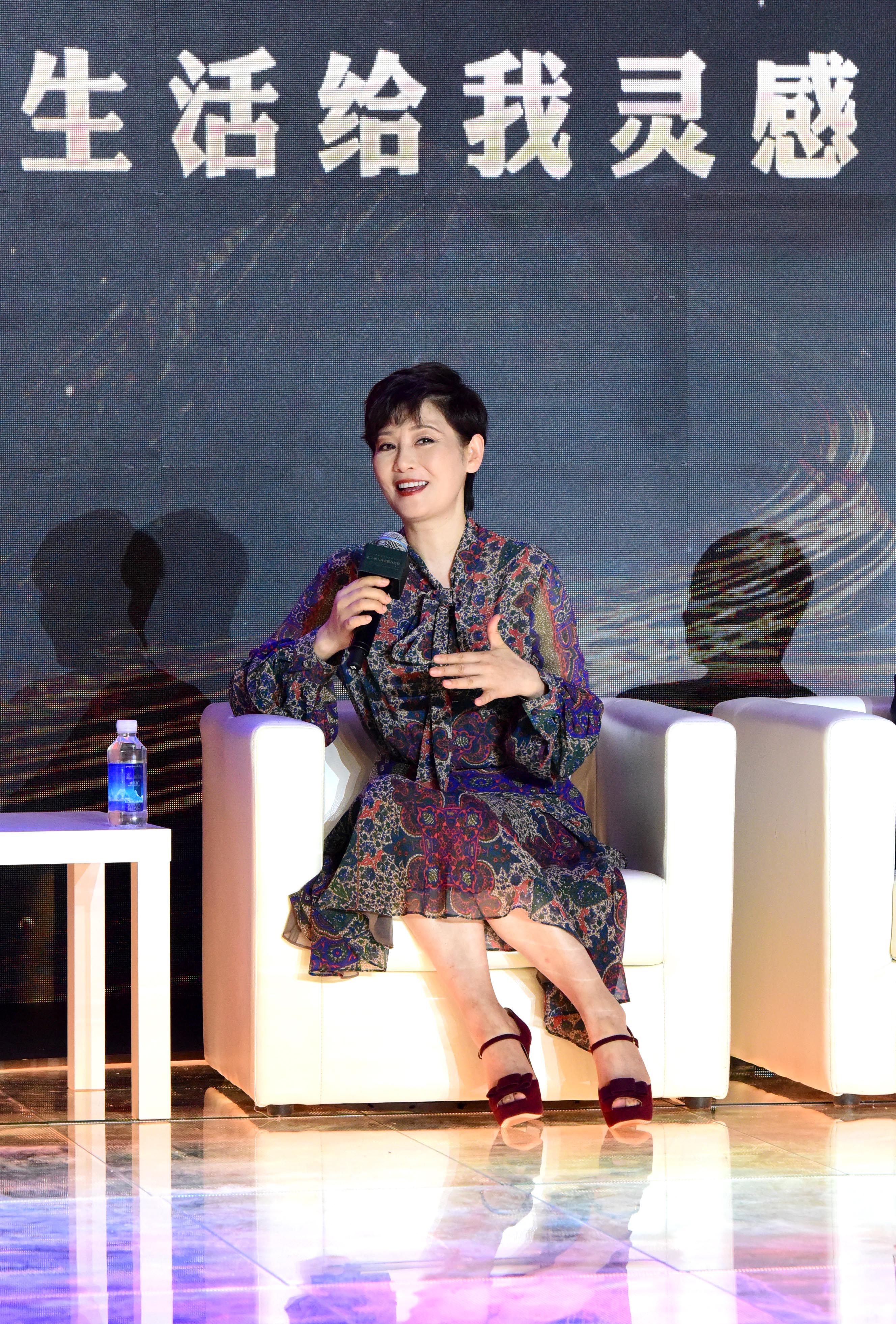 9月24日，演員徐帆在論壇上發言。 9月24日至26日，2020年中國金雞百花電影節暨第35屆大眾電影百花獎在鄭州舉辦。24日，電影節舉行開幕論壇。 （新華社記者 朱祥 攝）