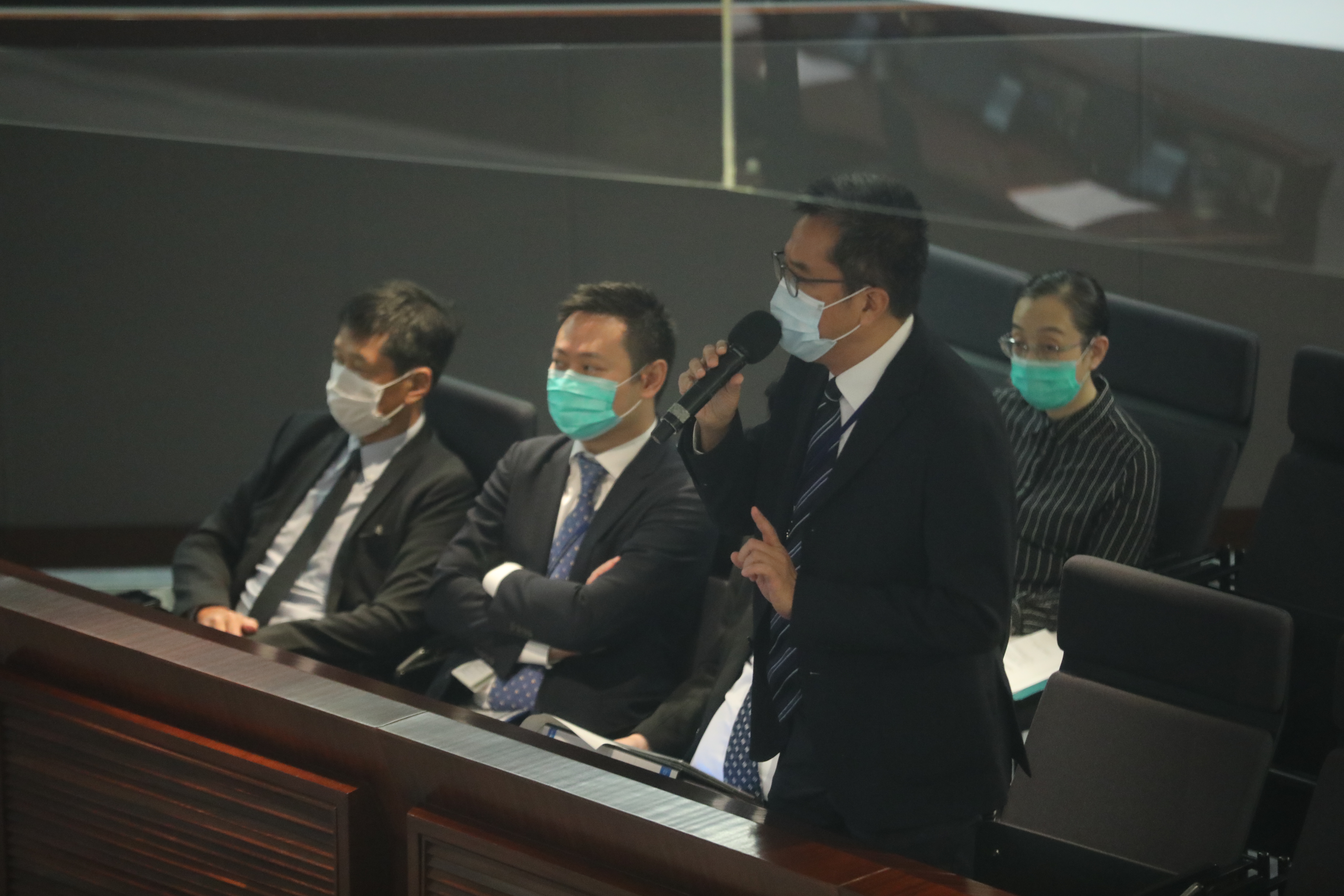政府推出的第三輪防疫抗疫基金今天（25日）在立法會財委會特別會議審議表決。（香港文匯報記者 攝）