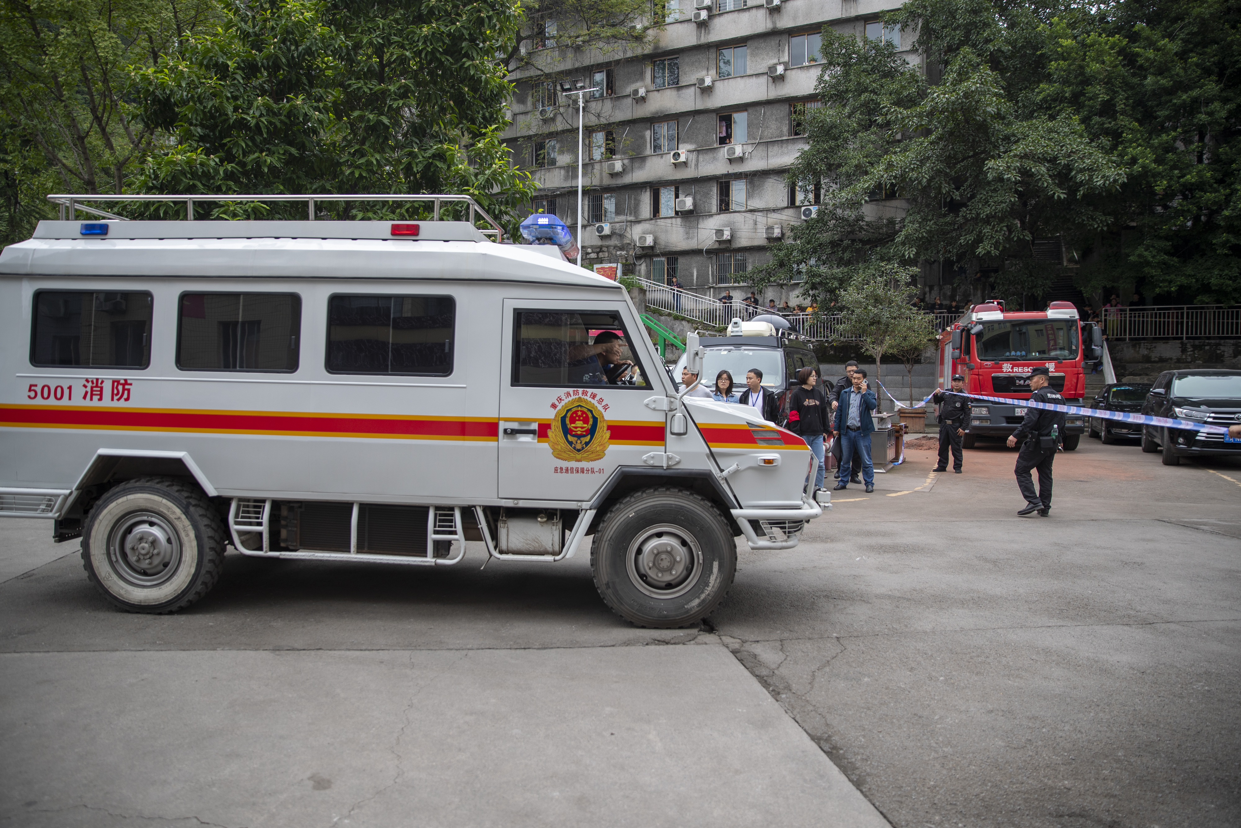 重慶能投渝新能源公司下屬松藻煤礦27日凌晨發生一氧化碳超限事故，17人被困井下，救援工作正在緊張進行中。 （新華社）
