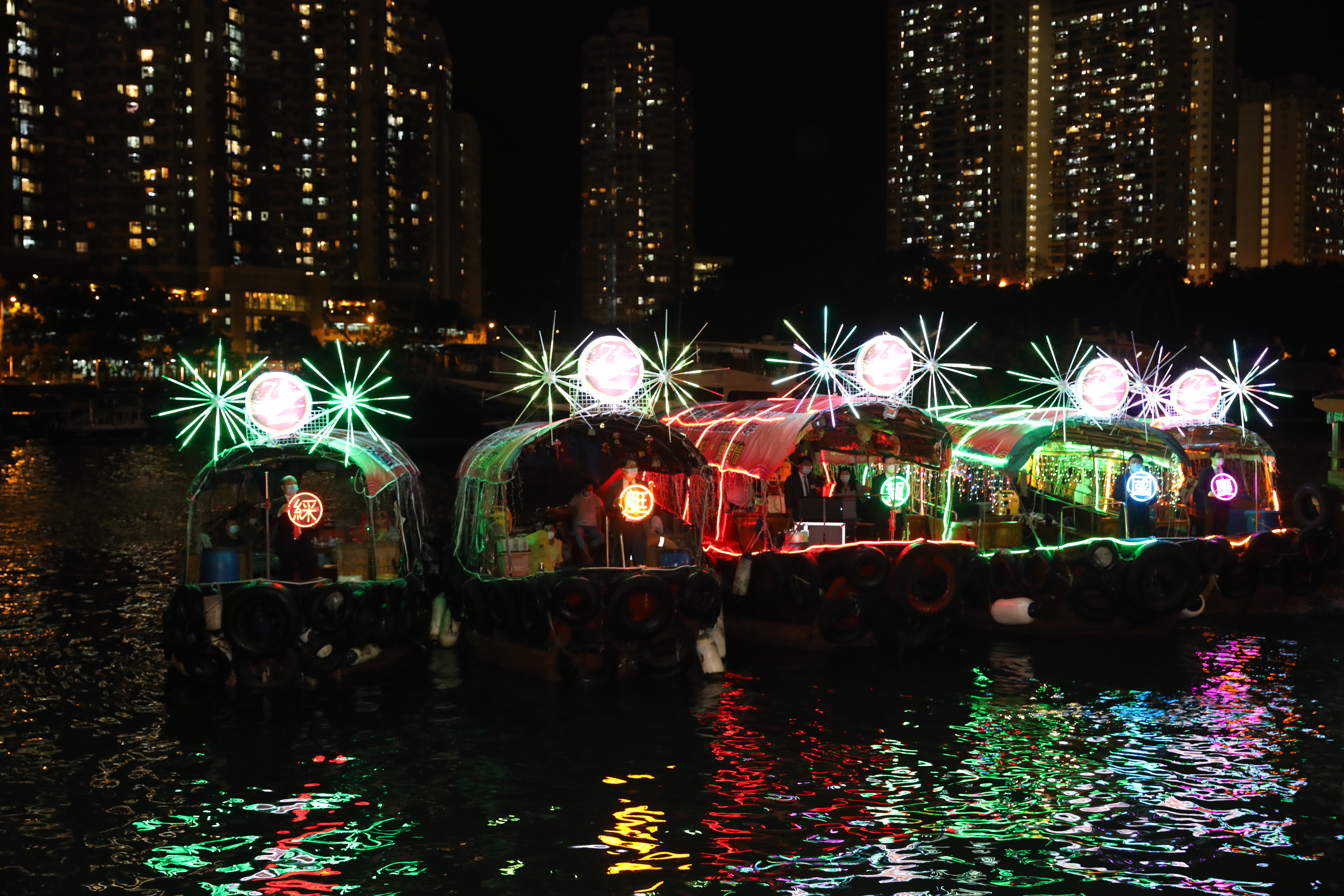 香港南區舉行「彩艇．漁港情」國慶活動，上演一場具地區特色的國慶慶典。（香港文匯報記者 萬霜靈 攝）
