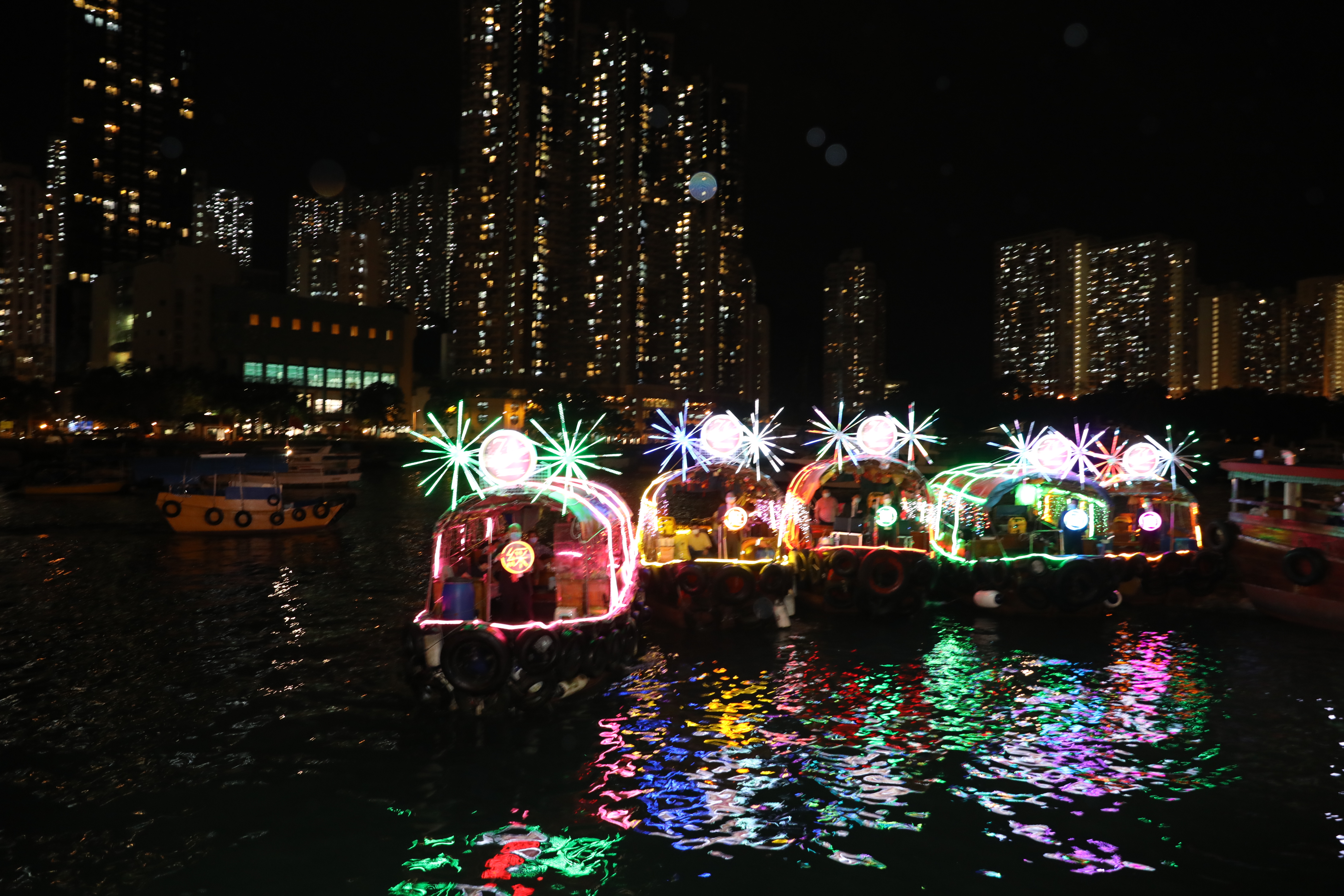 香港南區舉行「彩艇．漁港情」國慶活動，上演一場具地區特色的國慶慶典。（香港文匯報記者 萬霜靈 攝）
