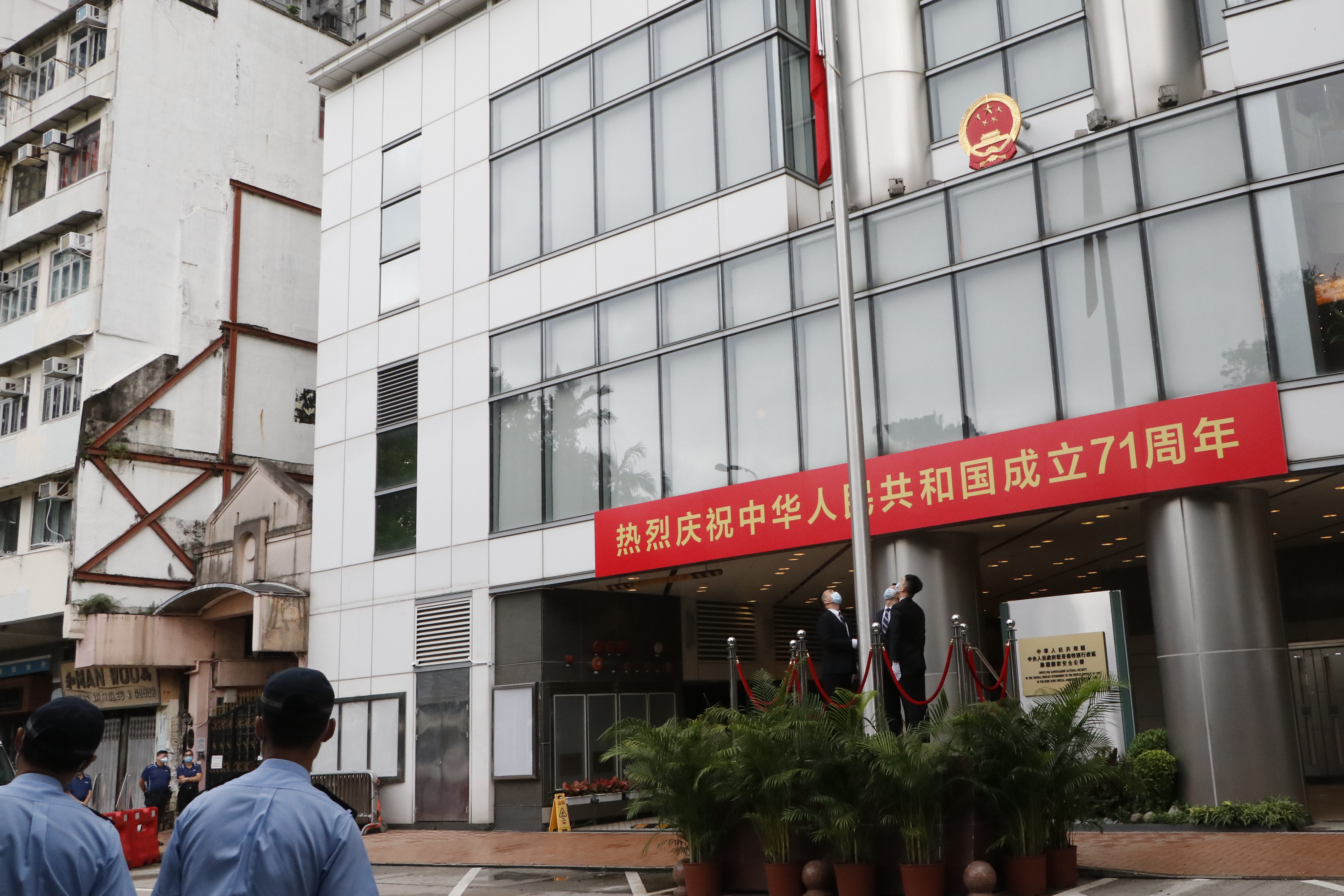 10月1日早晨，中央駐港國安公署舉行升旗儀式。（香港文匯報記者 攝）