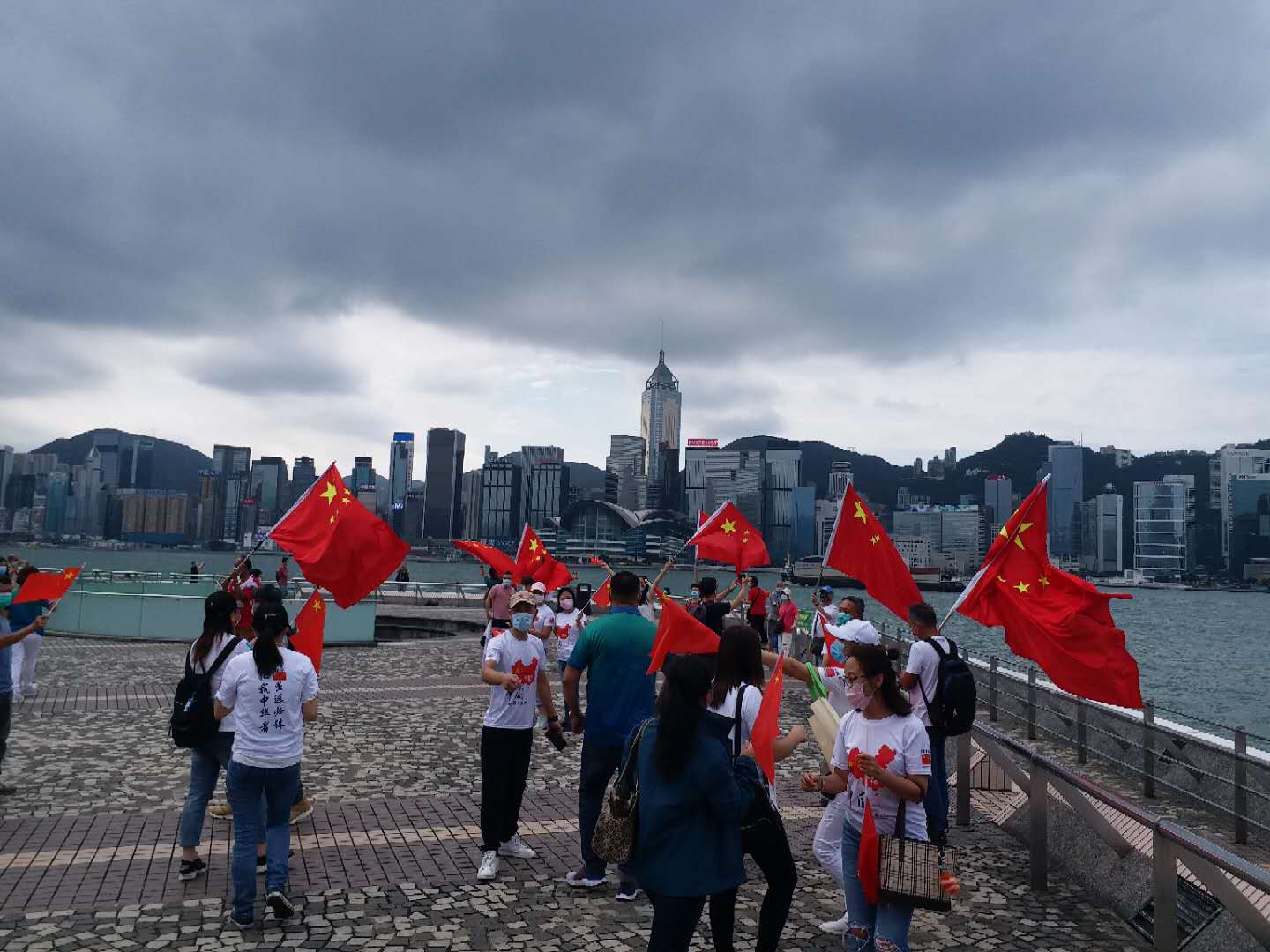今日（1日）是國慶節。不少香港市民以各種方式，慶祝新中國71歲華誕。