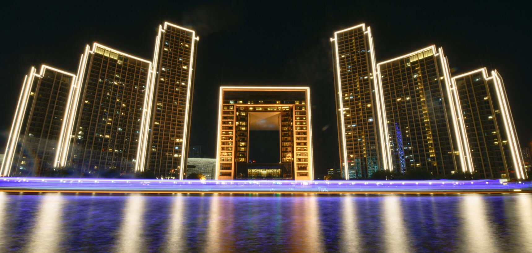 10月2日拍攝的天津海河夜景。（新華社）