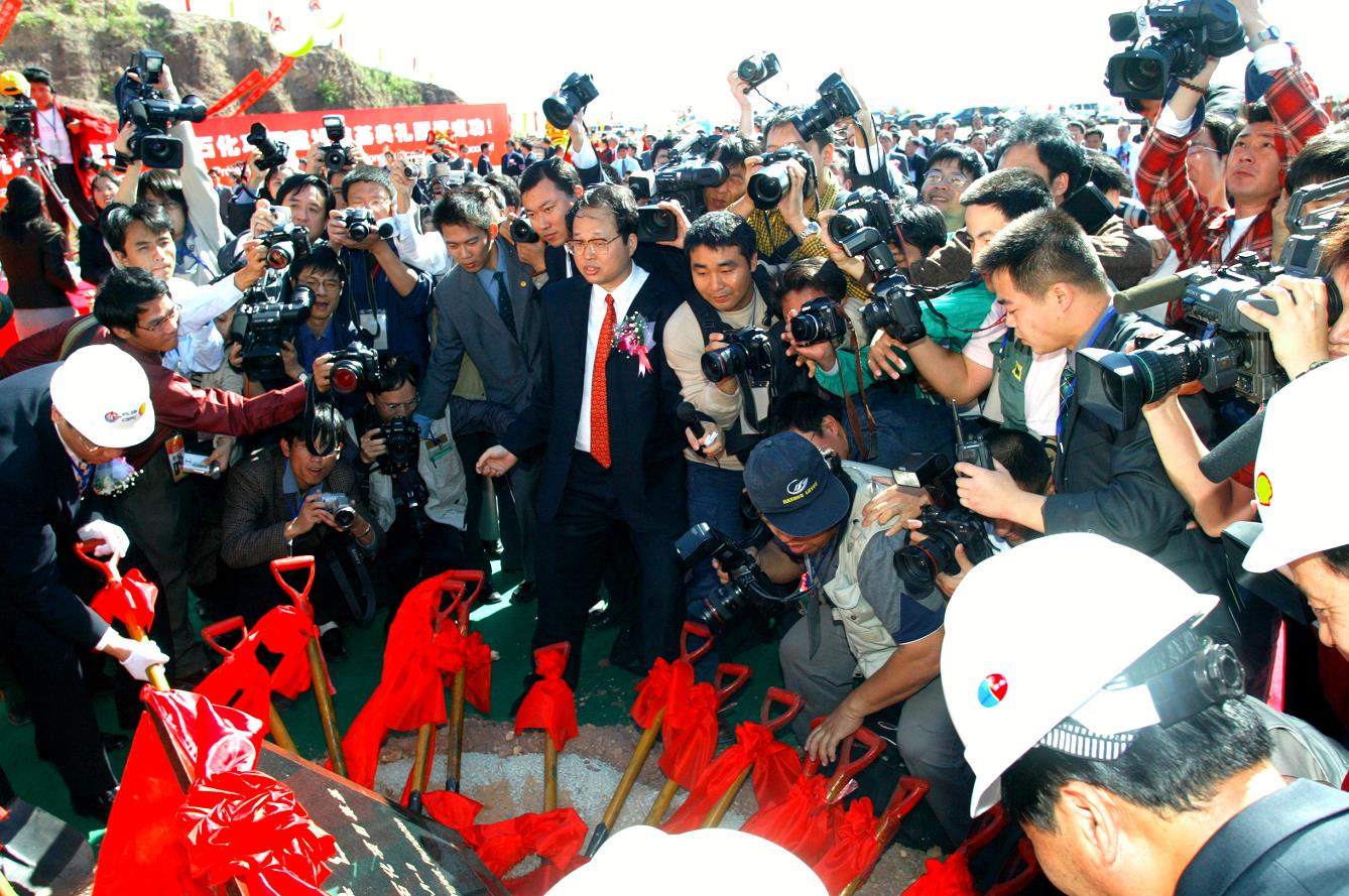 002年中海石油殼牌石化奠基儀式在惠州大亞灣舉行。（攝影：岑志利）