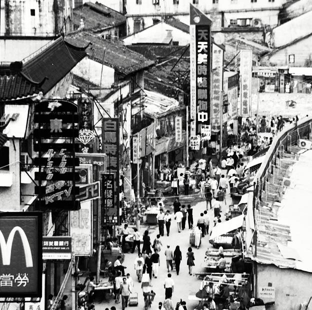 1994年深圳東門老街。（攝影：岑志利）