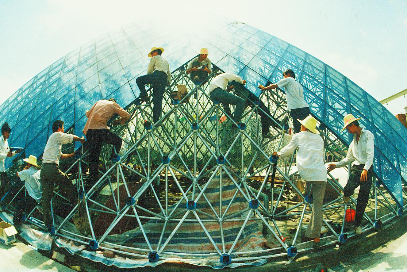 1994年修建世界之窗金字塔。（攝影：岑志利）