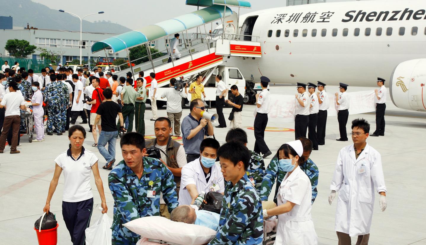 2008年5月深圳接受災區傷員。（攝影：岑志利）