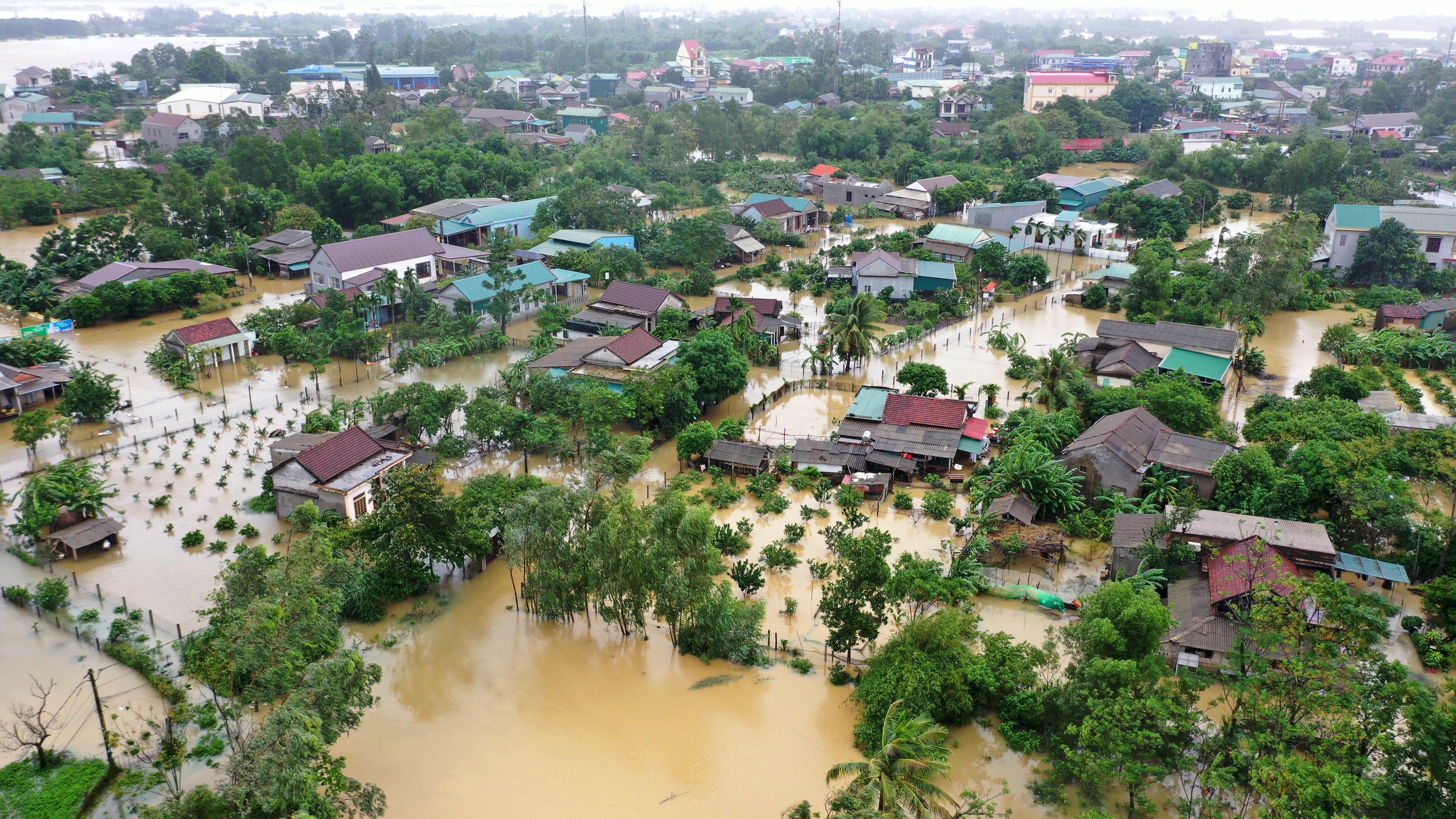越南中部廣治省鄉村和農田被淹（新華社）