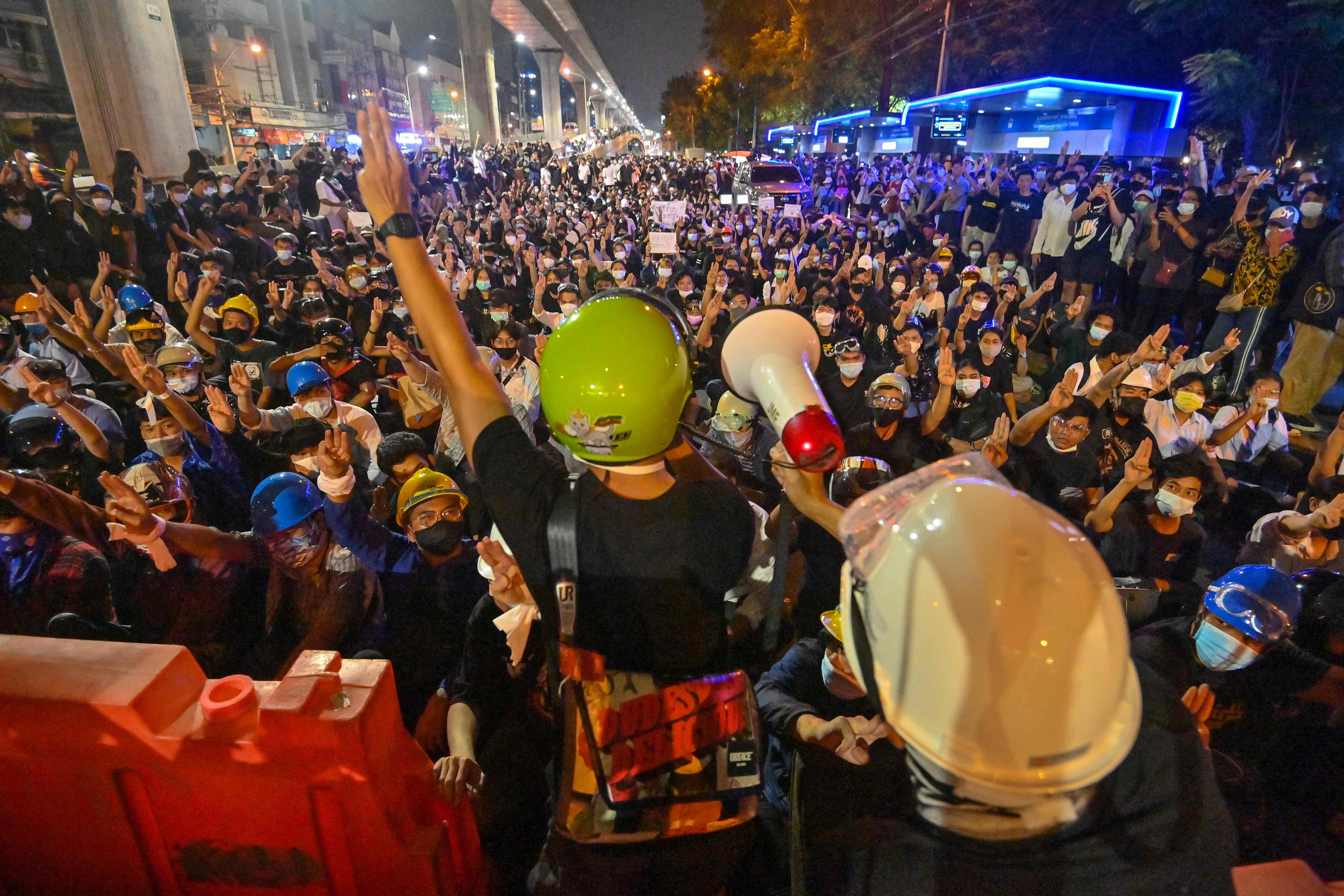 當地時間2020年10月19日，泰國，泰國示威者在曼谷及周邊大都市區的3個地點舉行大規模抗議集會。自本月14日以來，曼谷已連續第6天出現抗議集會活動。（法新社）