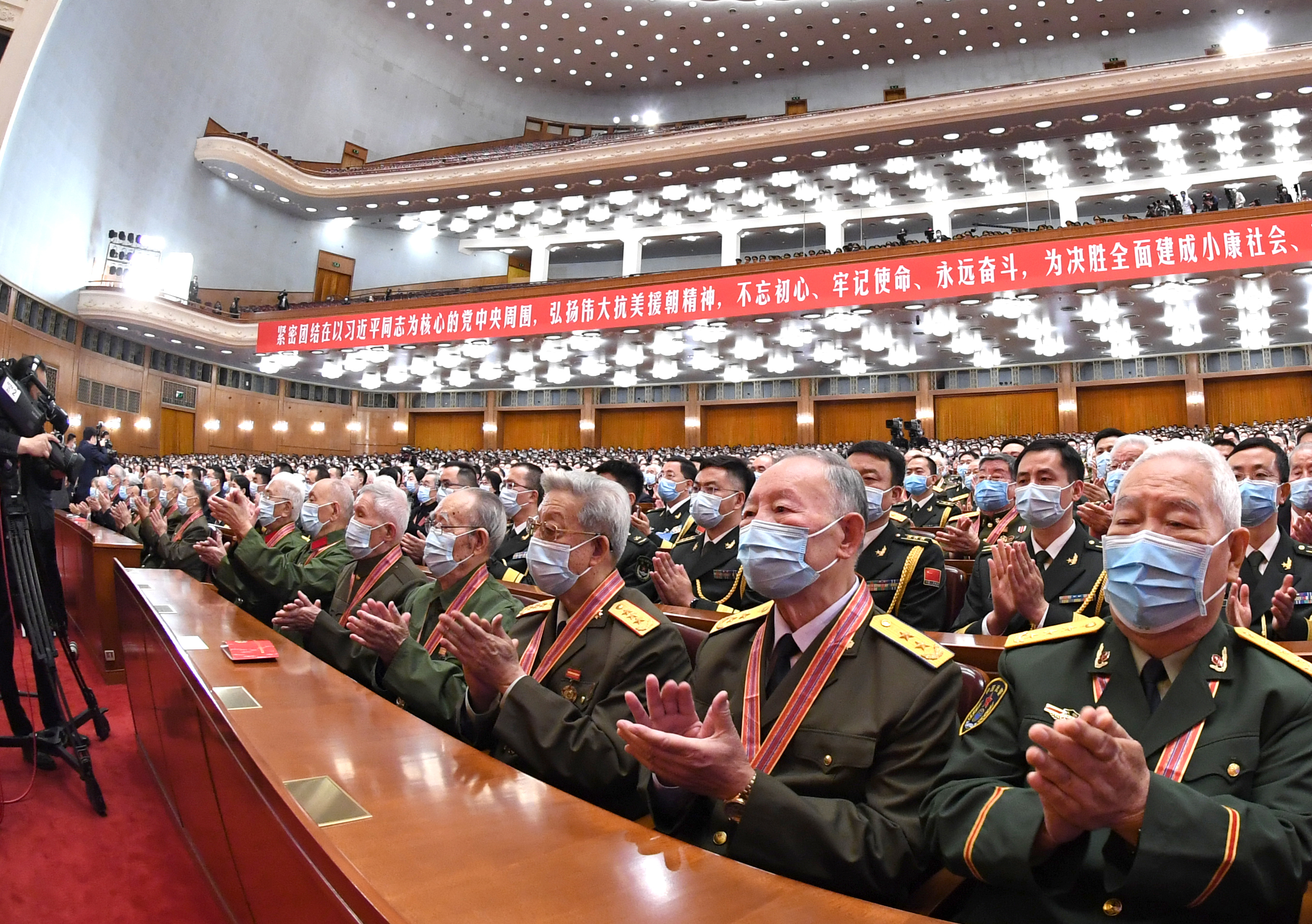 10月23日上午，紀念中國人民志願軍抗美援朝出國作戰70周年大會在北京人民大會堂隆重舉行。 （新華社）