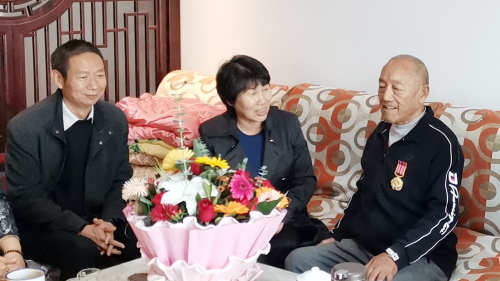 「抗美援朝70周年」紀念章獲得者:18歲應徵入伍 回國後屯墾戍邊 「抗美援朝70周年」紀念章獲得者:18歲應徵入伍 回國後屯墾戍邊