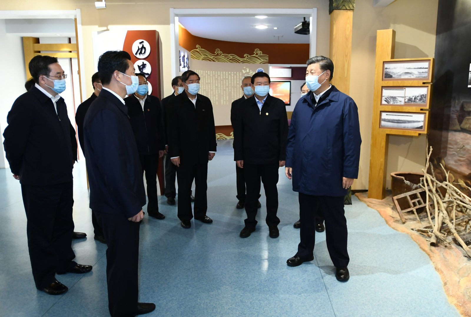 這是習近平在江都水利樞紐,了解南水北調東線工程規劃建設和江都水利樞紐運行等情況。 這是習近平在江都水利樞紐,了解南水北調東線工程規劃建設和江都水利樞紐運行等情況。