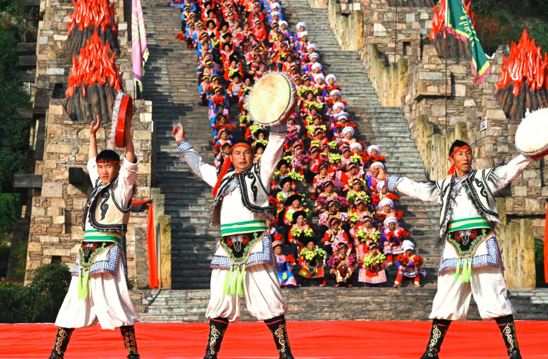 圖為慶祝活動上的文藝展演。（中新社圖片）