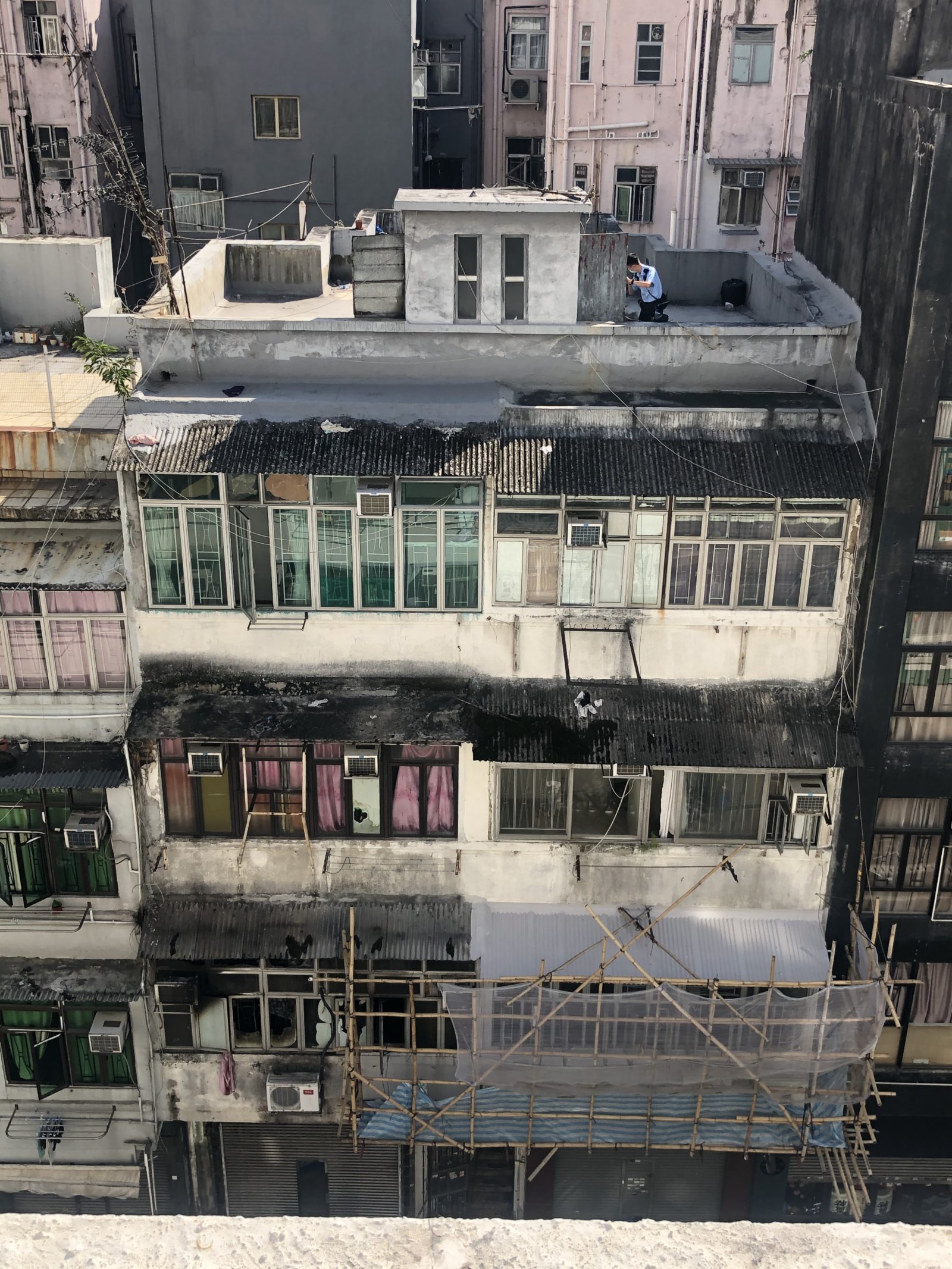 油麻地廣東道一幢唐樓發生大火，合共釀成至少18人死傷。（大公報記者 攝）