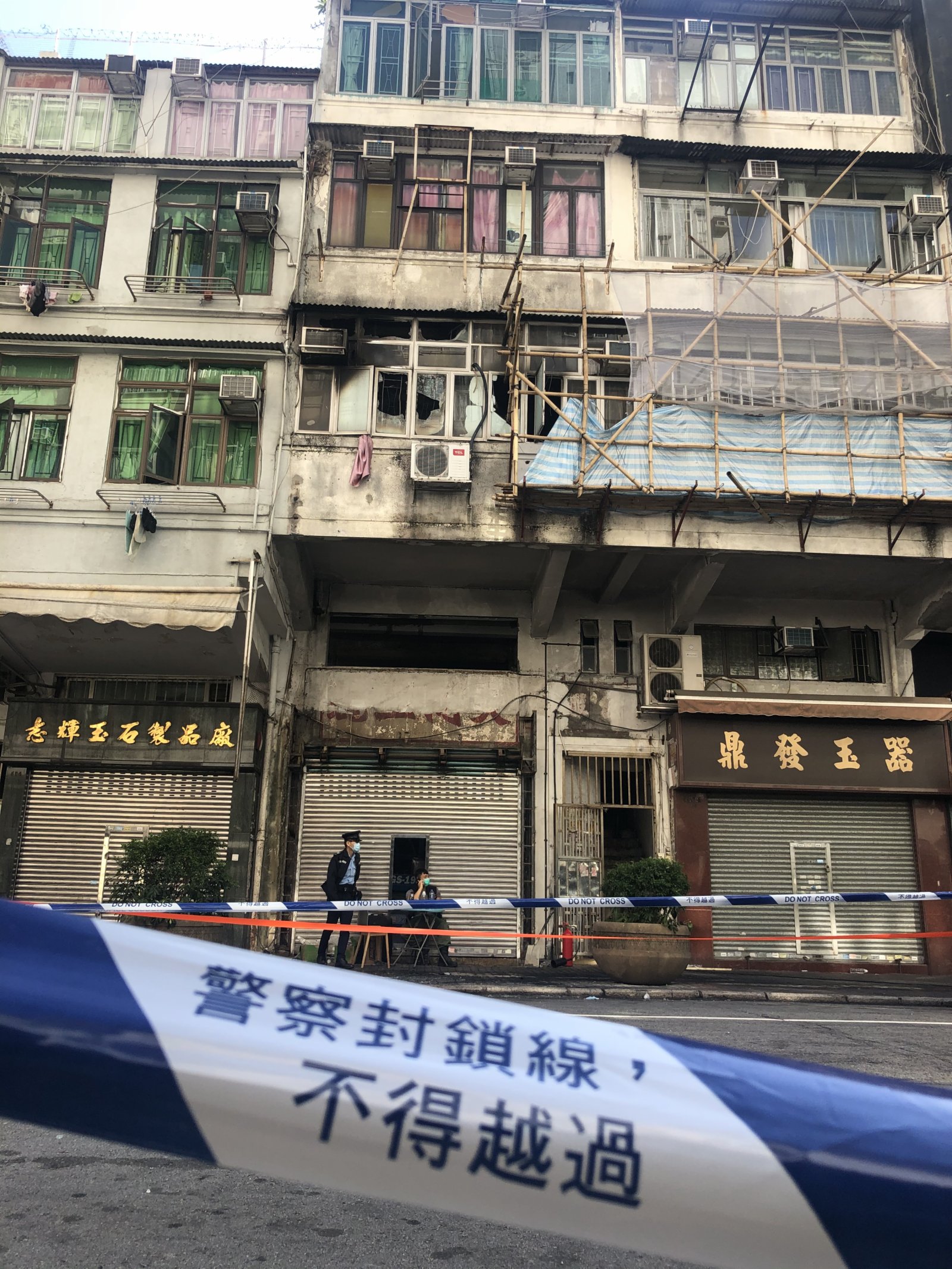油麻地廣東道一幢唐樓發生大火，合共釀成至少18人死傷。（大公報記者 攝）