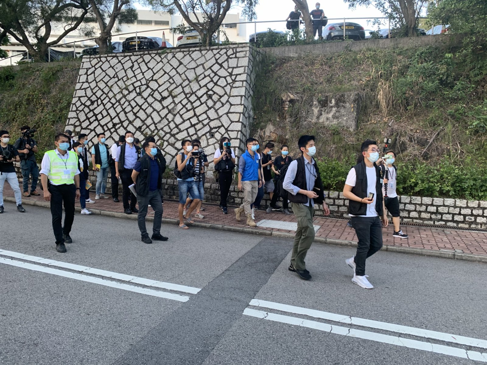 11月20日，警務處國家安全處進入中大校園調查。（大公文匯全媒體記者攝）