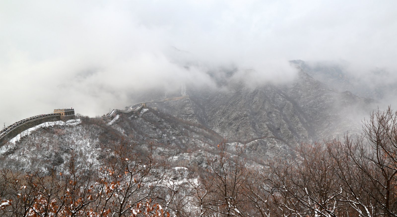  11月21日拍攝的北京懷柔慕田峪長城雪景。